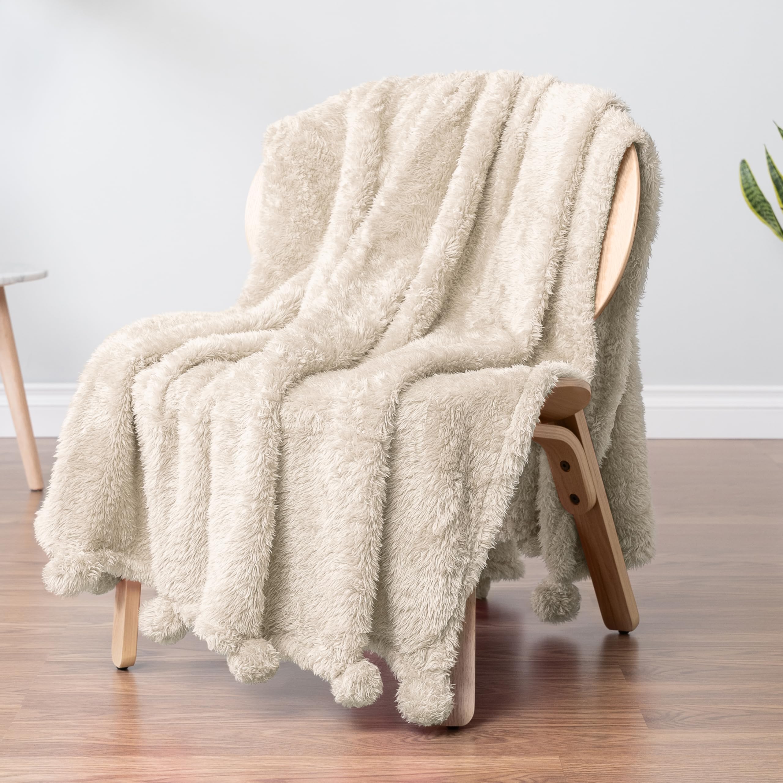 Warm Plush Pom Pom Blanket