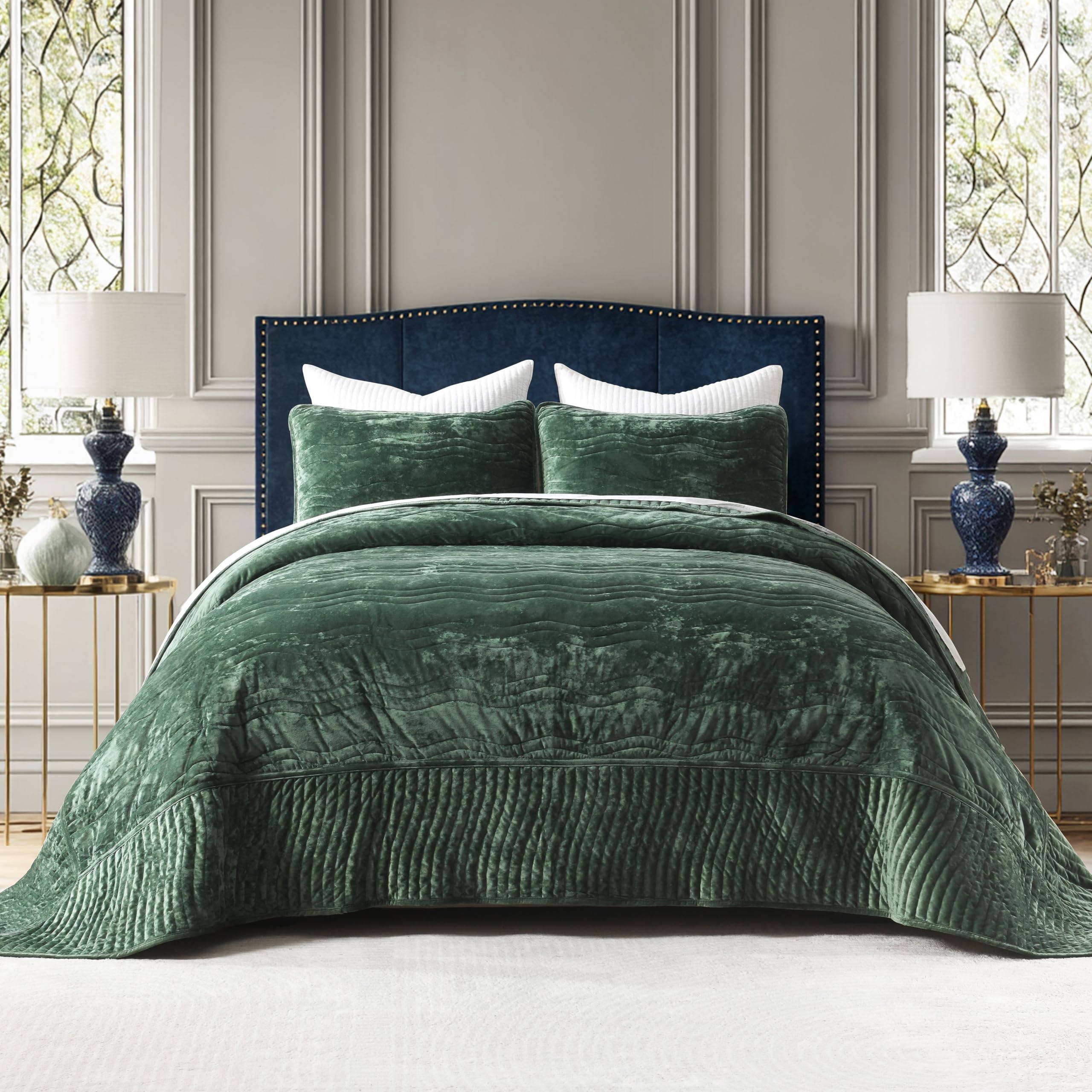 Photo 1 of AJOCCI Velvet California King Size Quilt, Oversized California Comforter Set Emerald Green Bedding Set (118”*106”) with 2 Pillow Shams, Luxurious Quilt Set,All-Season 3 Pieces