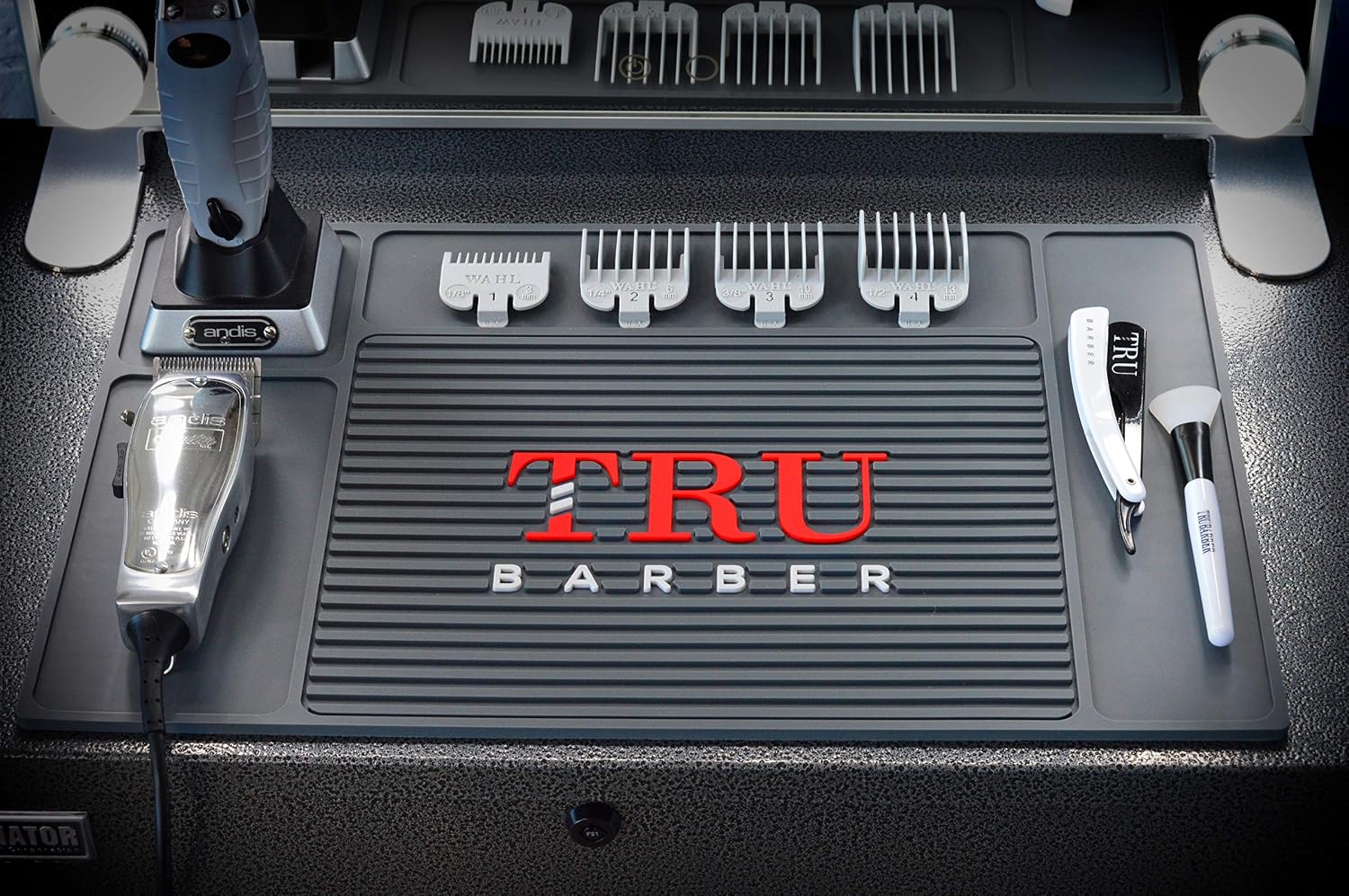 TRU BARBER 18" x 13" Flexible PVC Station Mat Non Slip 18" x 13", Black, 48.3x33 cm (1er Pack) - Image 4