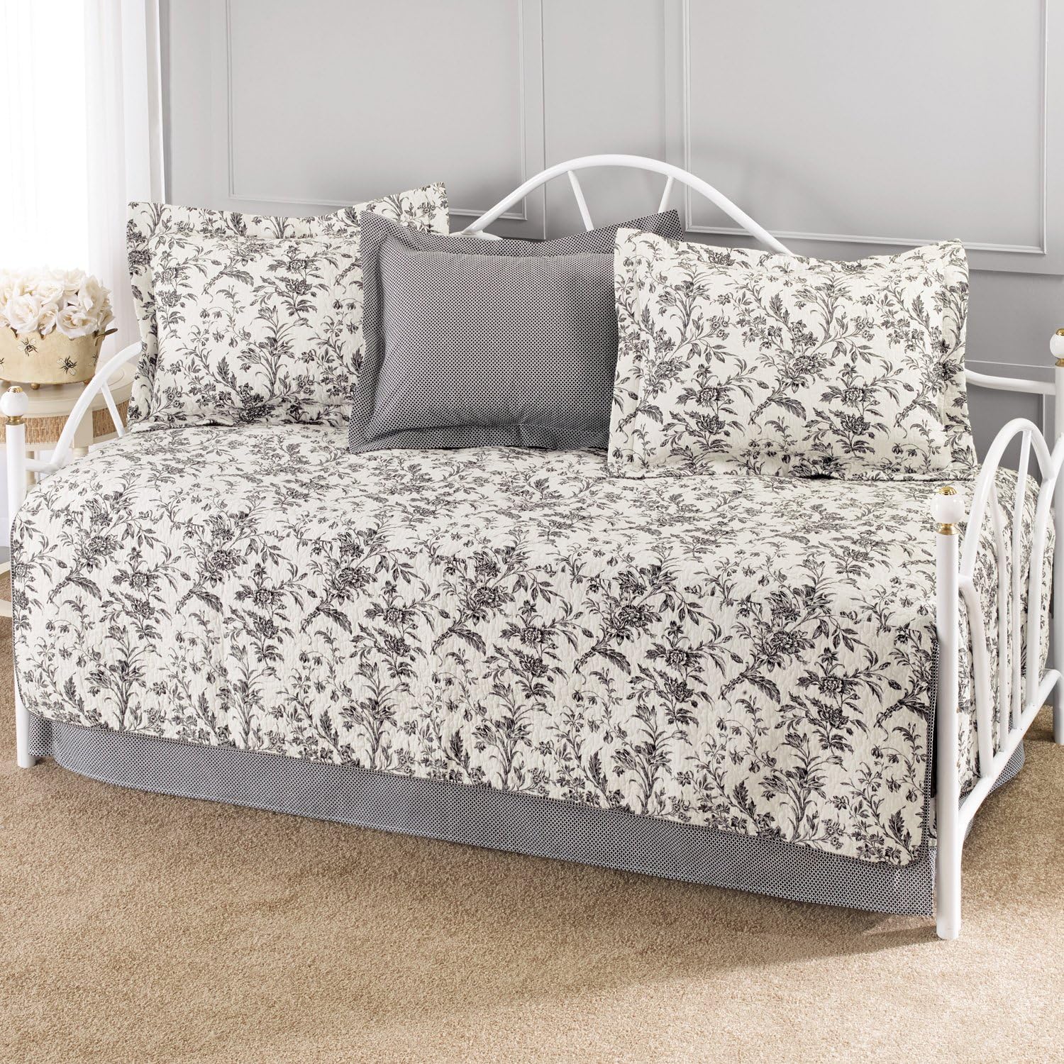 Amazon Com Laura Ashley Amberley 5 Piece Cotton Daybed Quilt Set