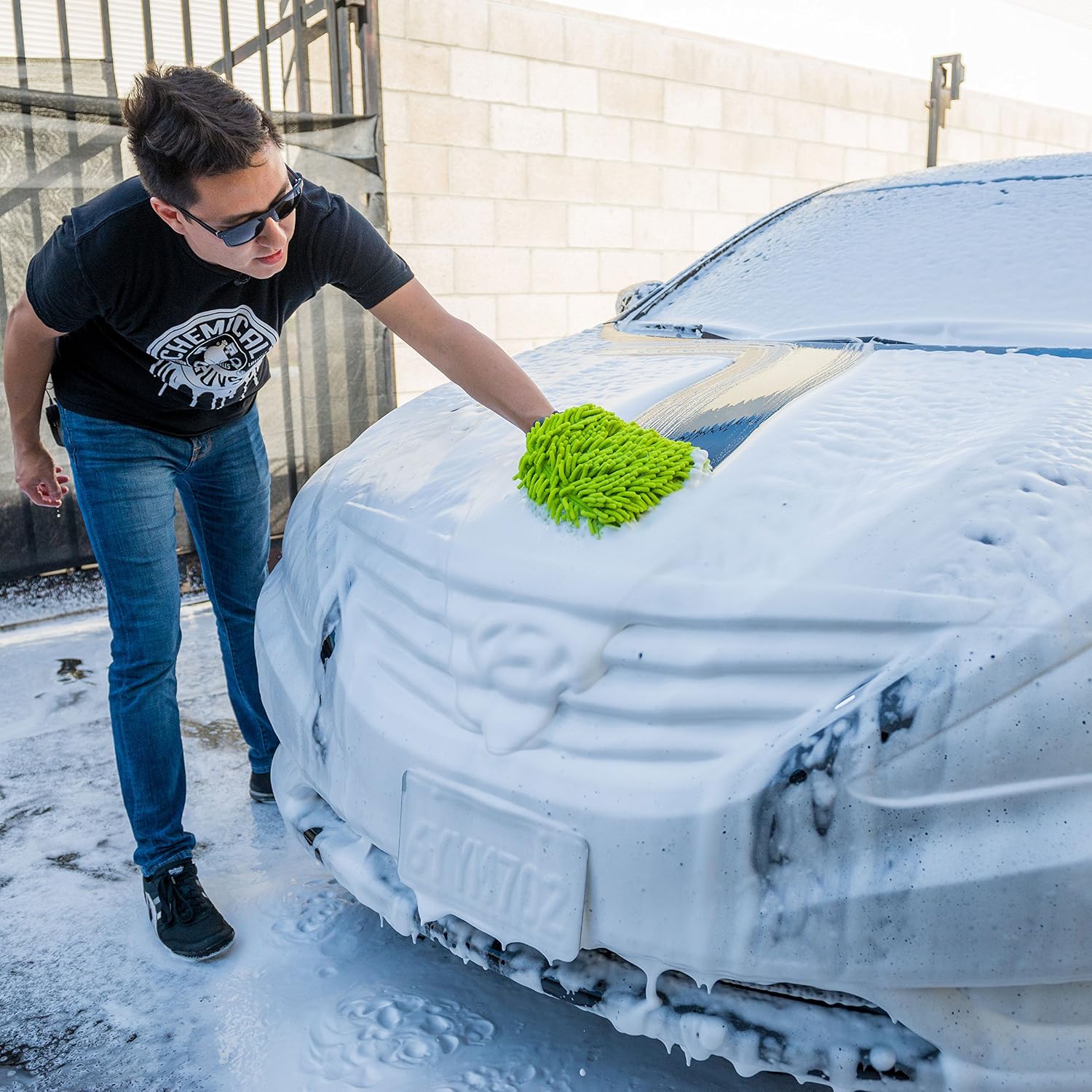 Chemical Guys (Mic_493 Chenille Microfiber Premium Scratch Free Wash Mitt, Lime Green, 24.41 x 17.81 cms - Image 4
