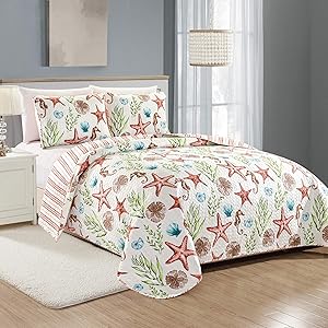 Great Bay Home Castaway Coastal Collection 3 Piece Quilt Set with Shams. Reversible Beach Theme Bedspread Coverlet. Machine Washable. (King, Multi)