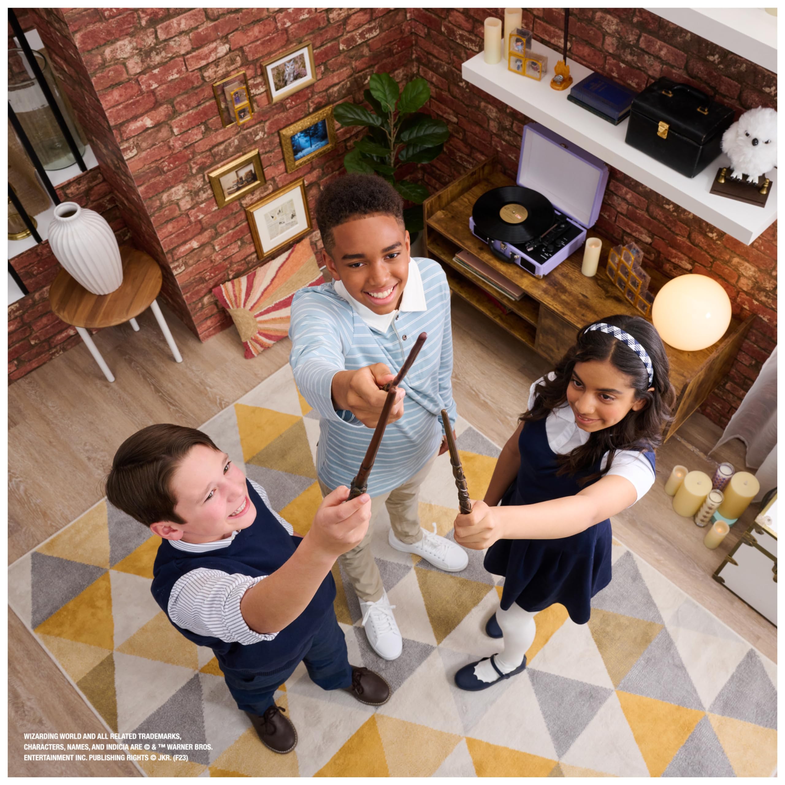 Wizarding World Harry Potter, 12-inch Magical Collector Harry Potter Wand with Stand & Die-cast Icon, Magical Creatures, Accessory for Halloween Costumes