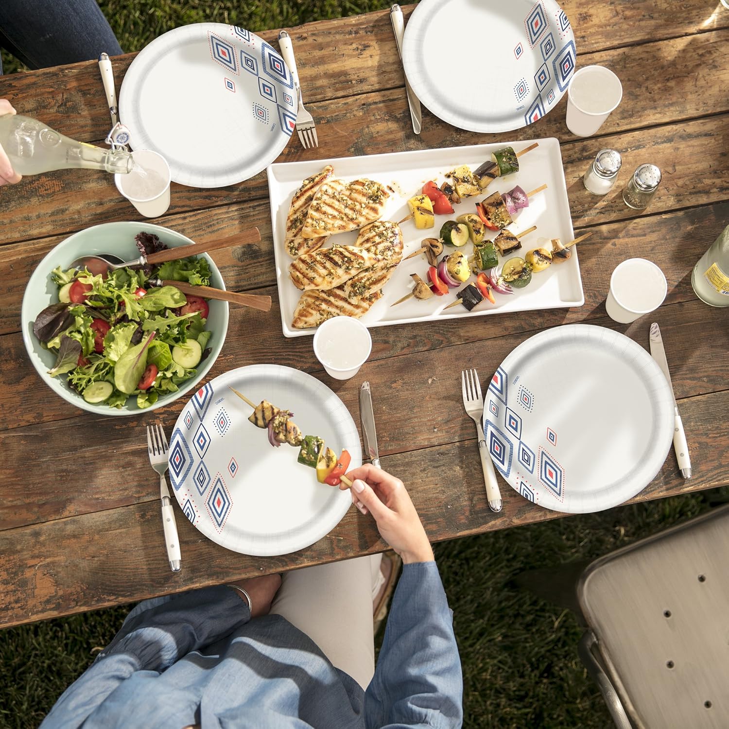 Dixie Everyday Paper Plates,10 1/16" Plate,  Exclusive, Dinner Size Printed Disposable Plates, (5 Pack of 44 Plates), 220 Count: Health & Personal Care