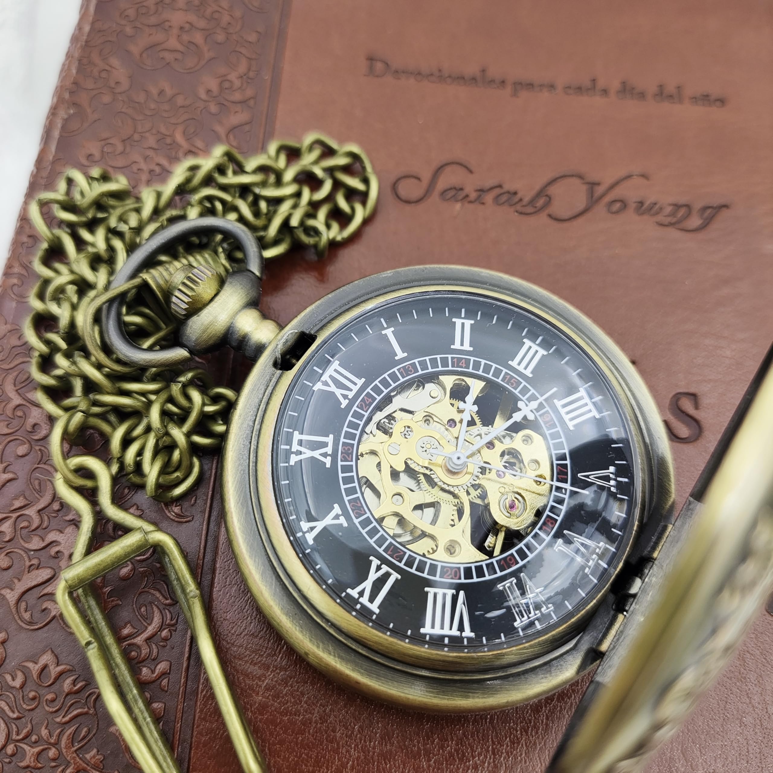 plyrmonth Men's Black Mechanical Retro Pocket Watch, Classic Manual Winding Mechanical Pocket Watch, with Chain, Suitable for Various Holidays as a Thoughtful Gift.