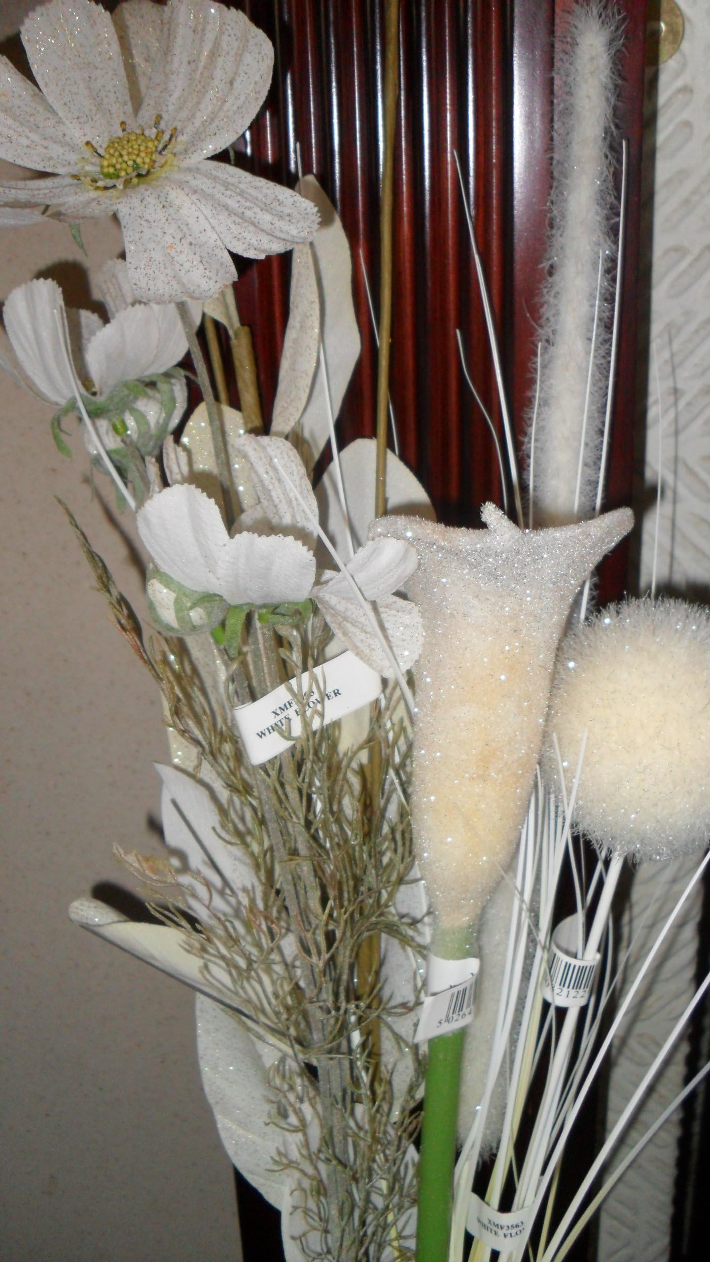 white assorted flower disply [5 stems]