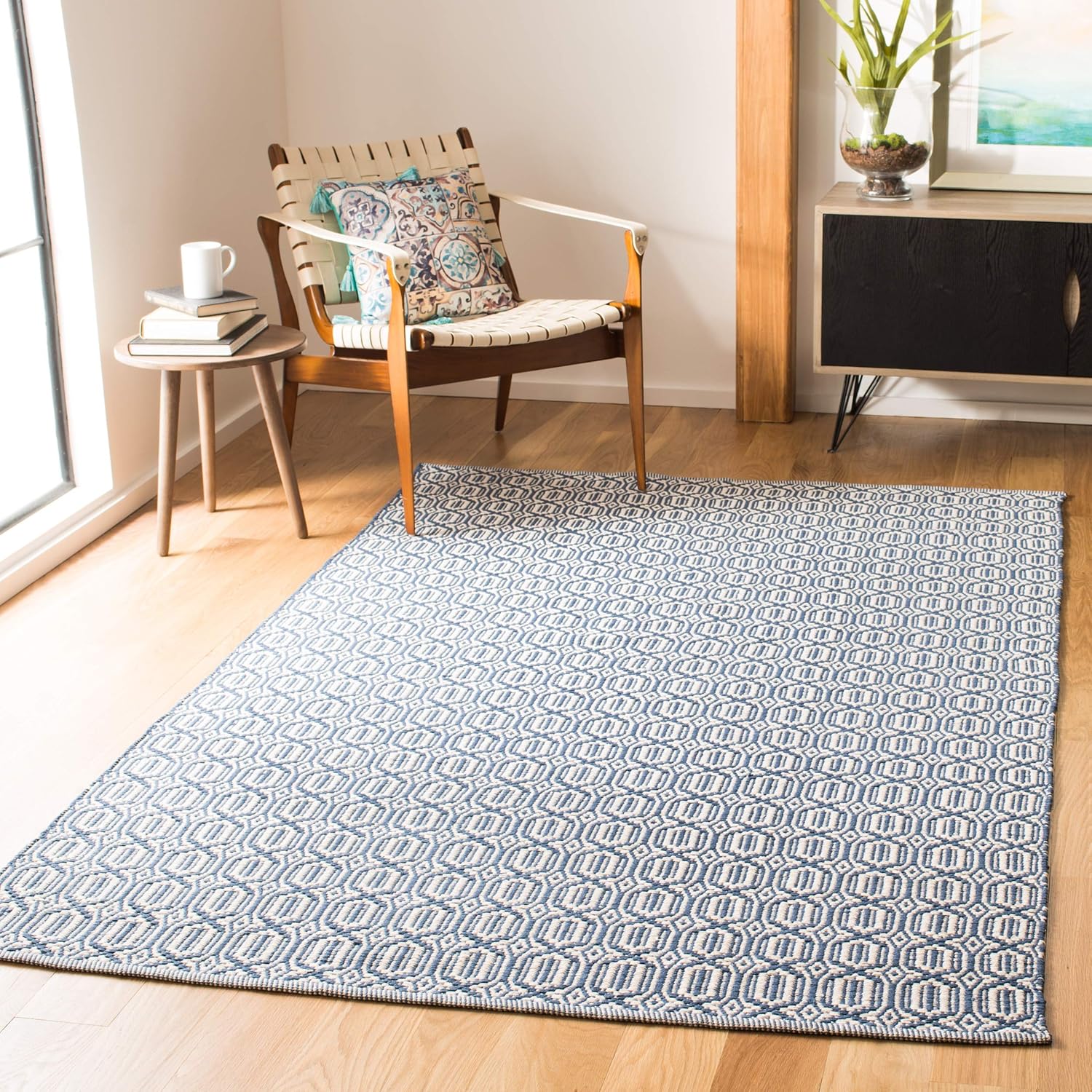 Safavieh Montauk Collection MTK333B Handmade Flatweave Ivory and Navy Cotton Area Rug (3' x 5')
