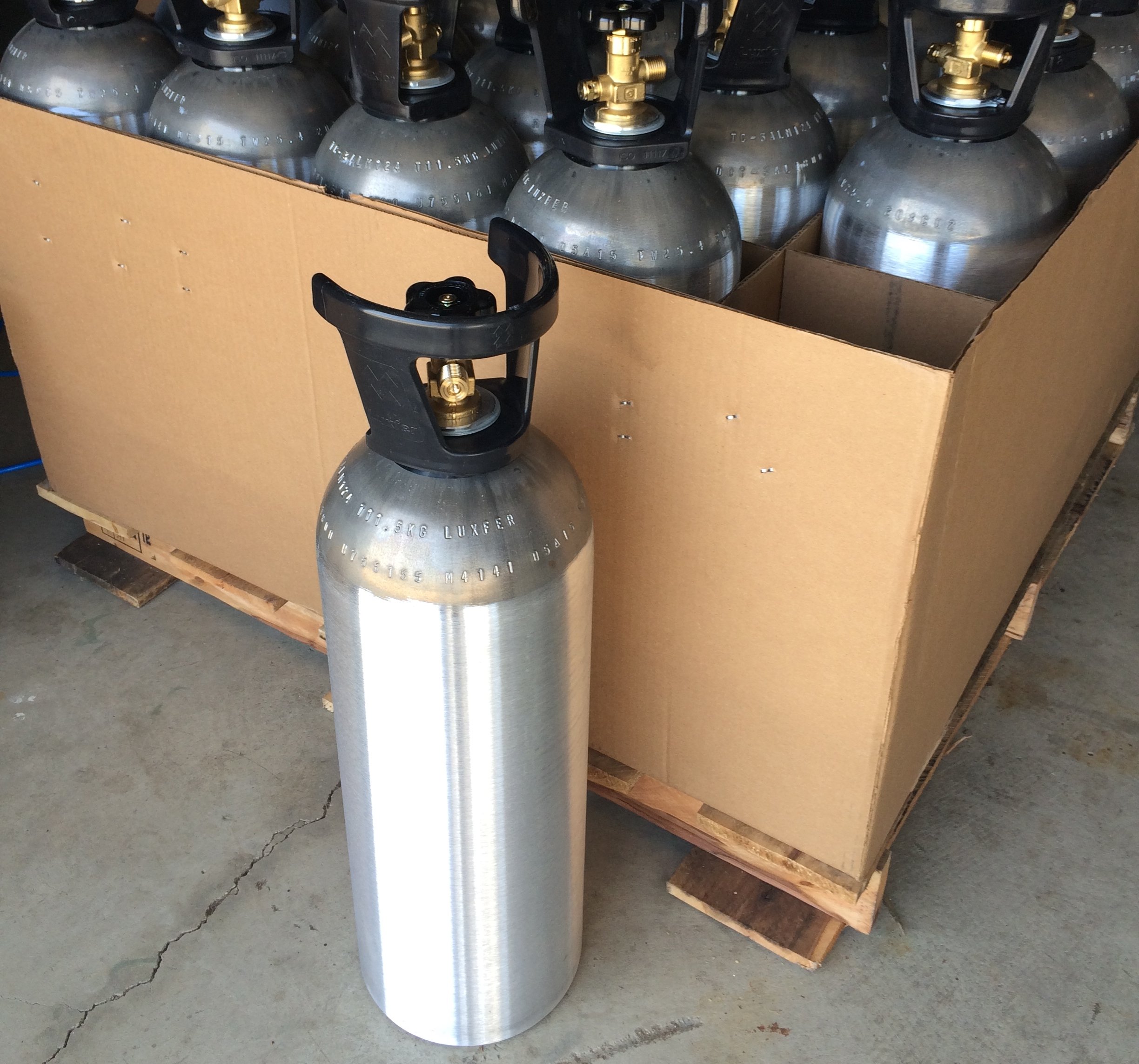 New 20 lb Aluminum CO2 Cylinder with Handle and New CGA320 Valve Buy