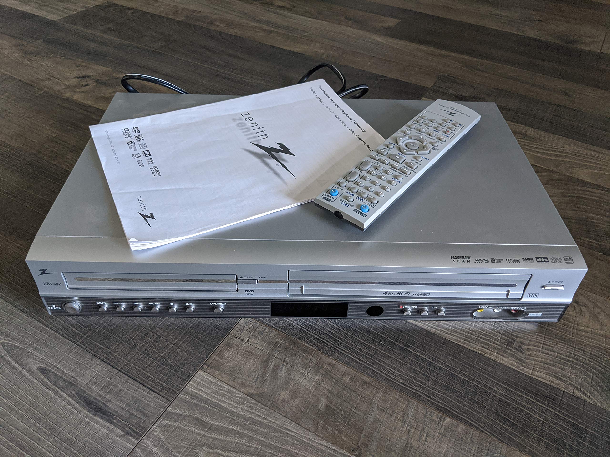 Zenith XBV442 Progressive-Scan DVD/VCR Combo