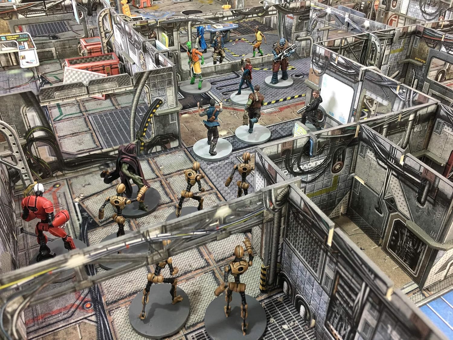 Battle Systems BSGCSC001 Core Space Starter Set - 20 x 28mm Miniatures - Board Game - Neoprene Gaming Mat - Modular 3D Terrain - Image 4