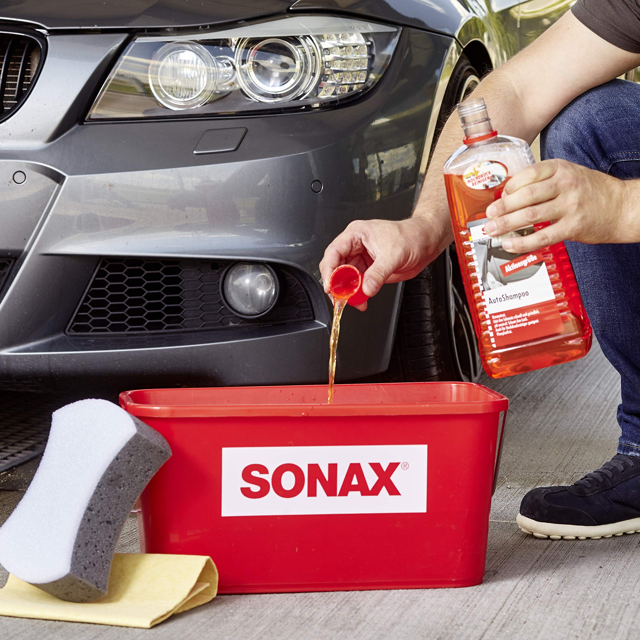 SONAX AutoShampoo Konzentrat (2 Liter) durchdringt und löst Schmutz gründlich, ohne Angreifen der Wachs-Schutzschicht | Art-Nr. 03145410 4