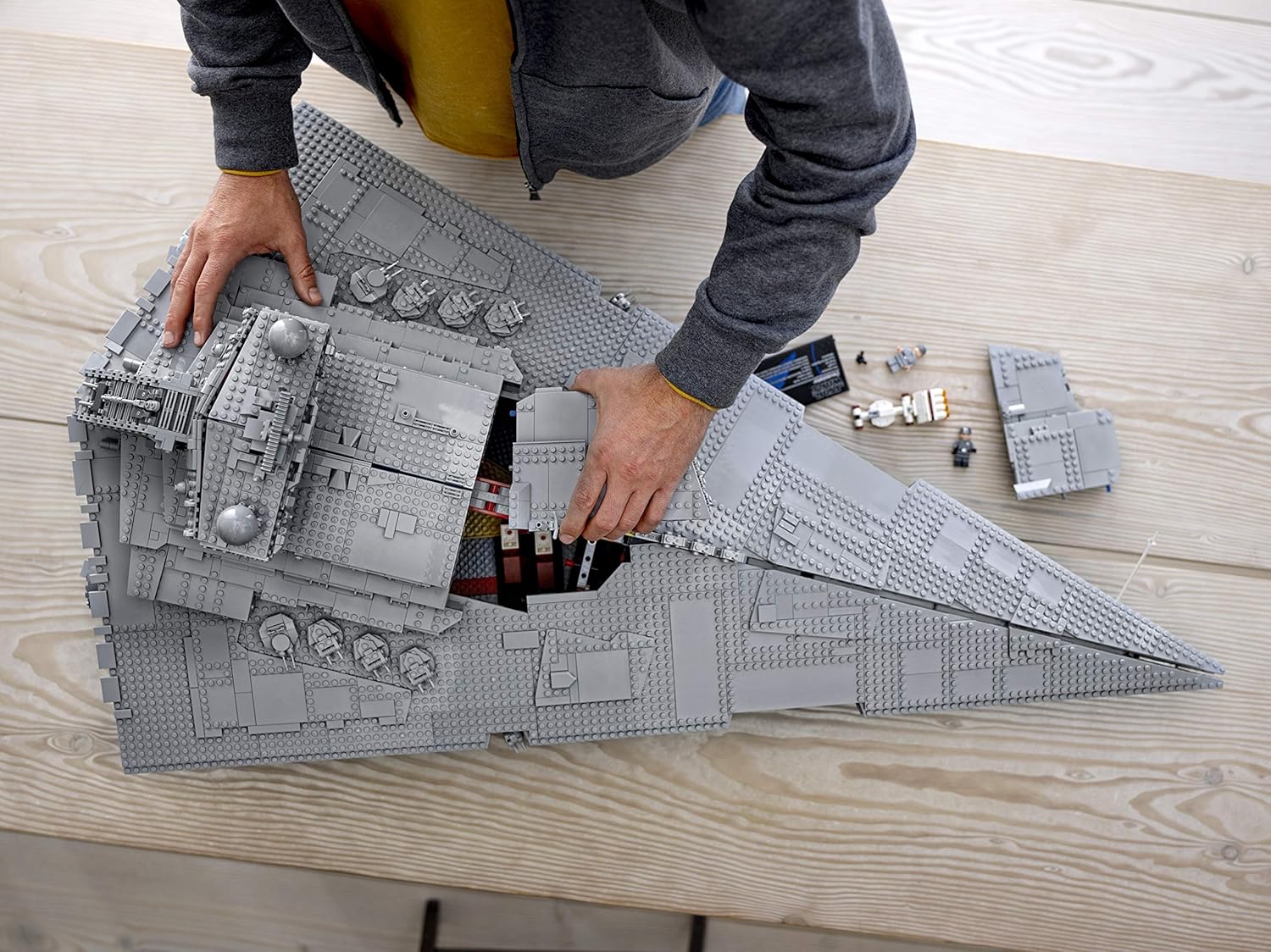 LEGO 75252 Star Wars Imperial Star Destroyer, Collectible Model Building kit, Ultimate Collector Series, Home Décor Gift Idea - Image 5
