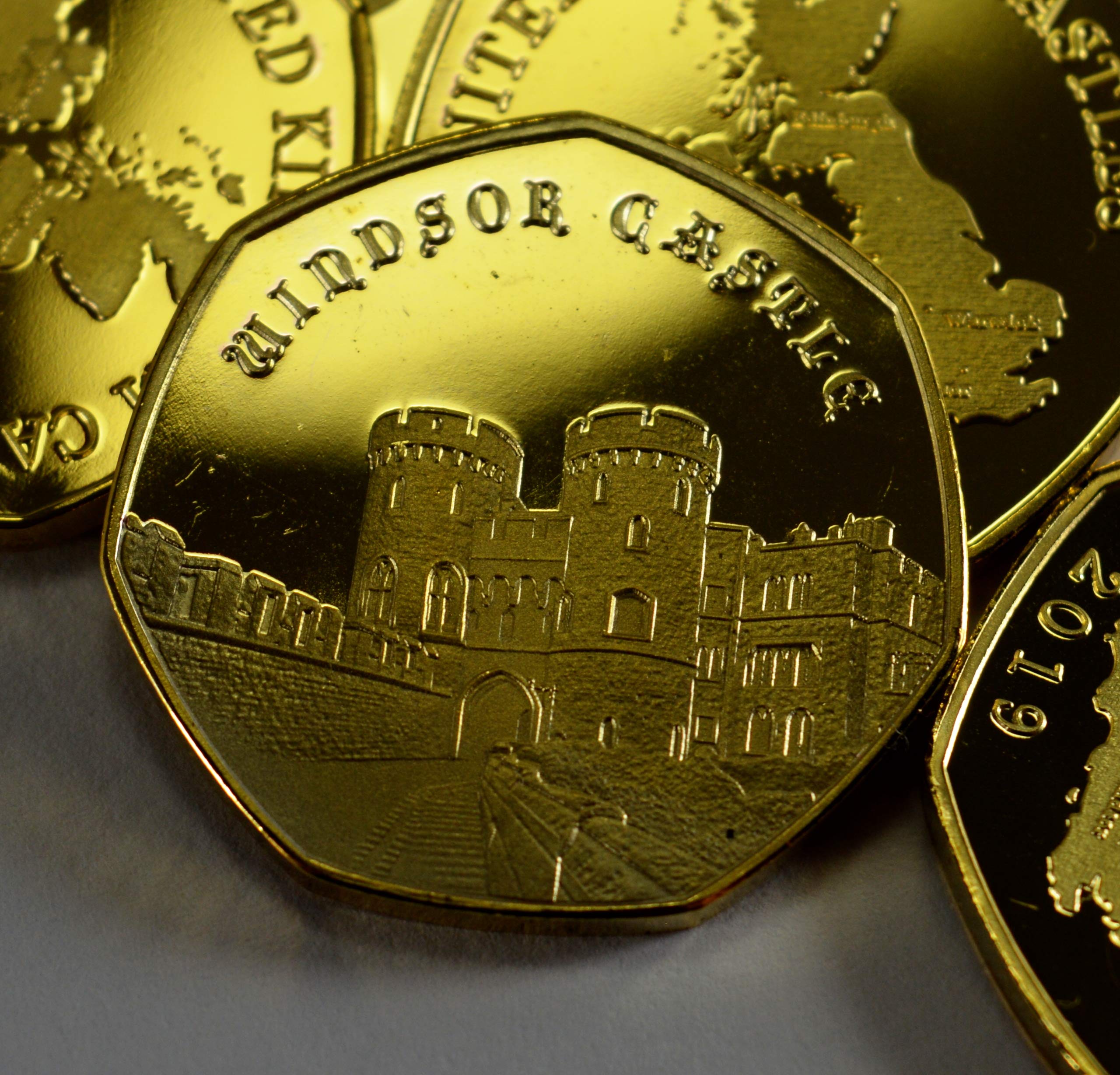 WINDSOR CASTLE 24ct Gold Commemorative Coin Albums/50p Coin Hunt Collectors 2019 CASTLE SERIES