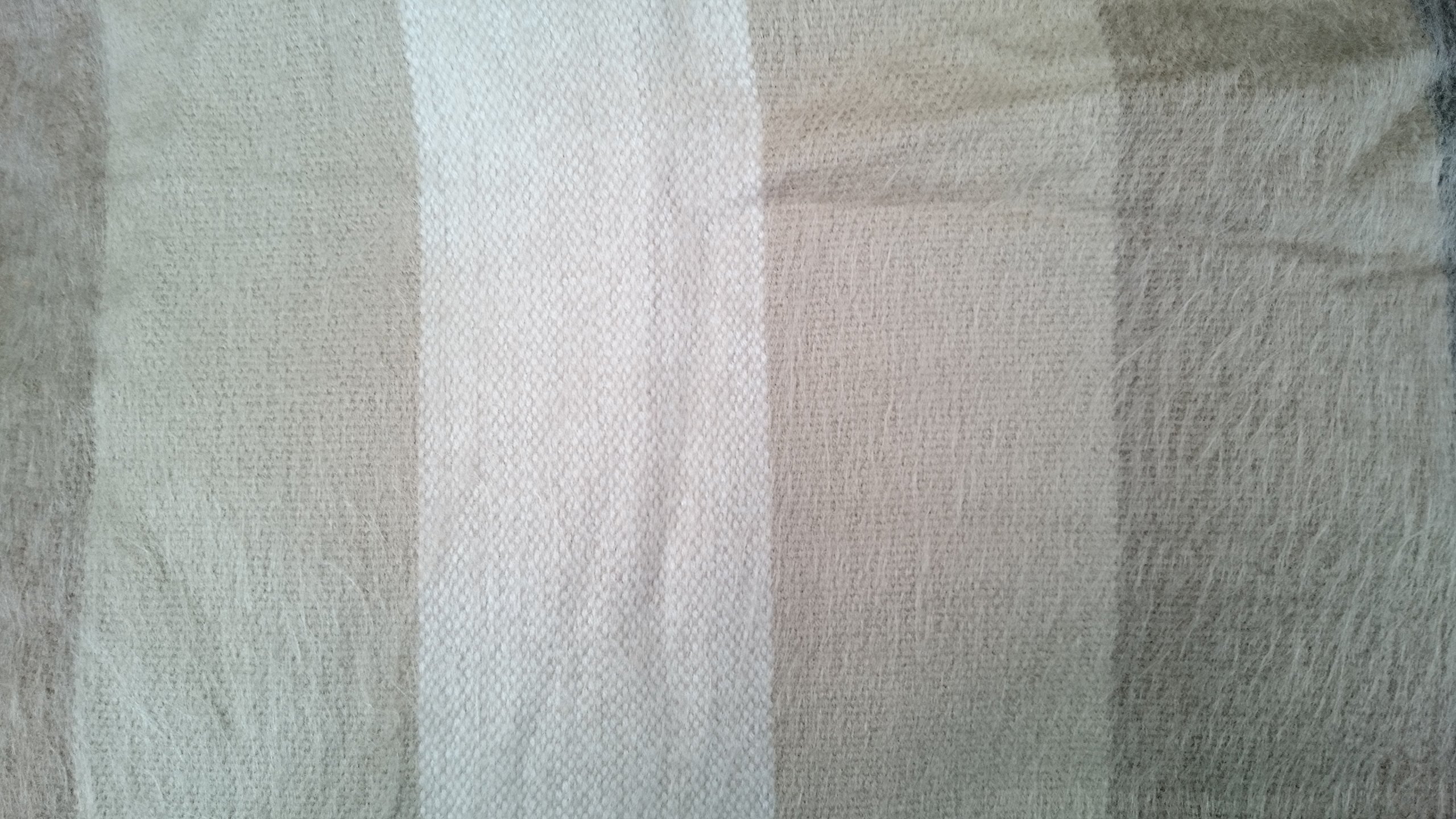 Tumi Latin American Crafts Large soft and warm blankets - Double Size - Beige