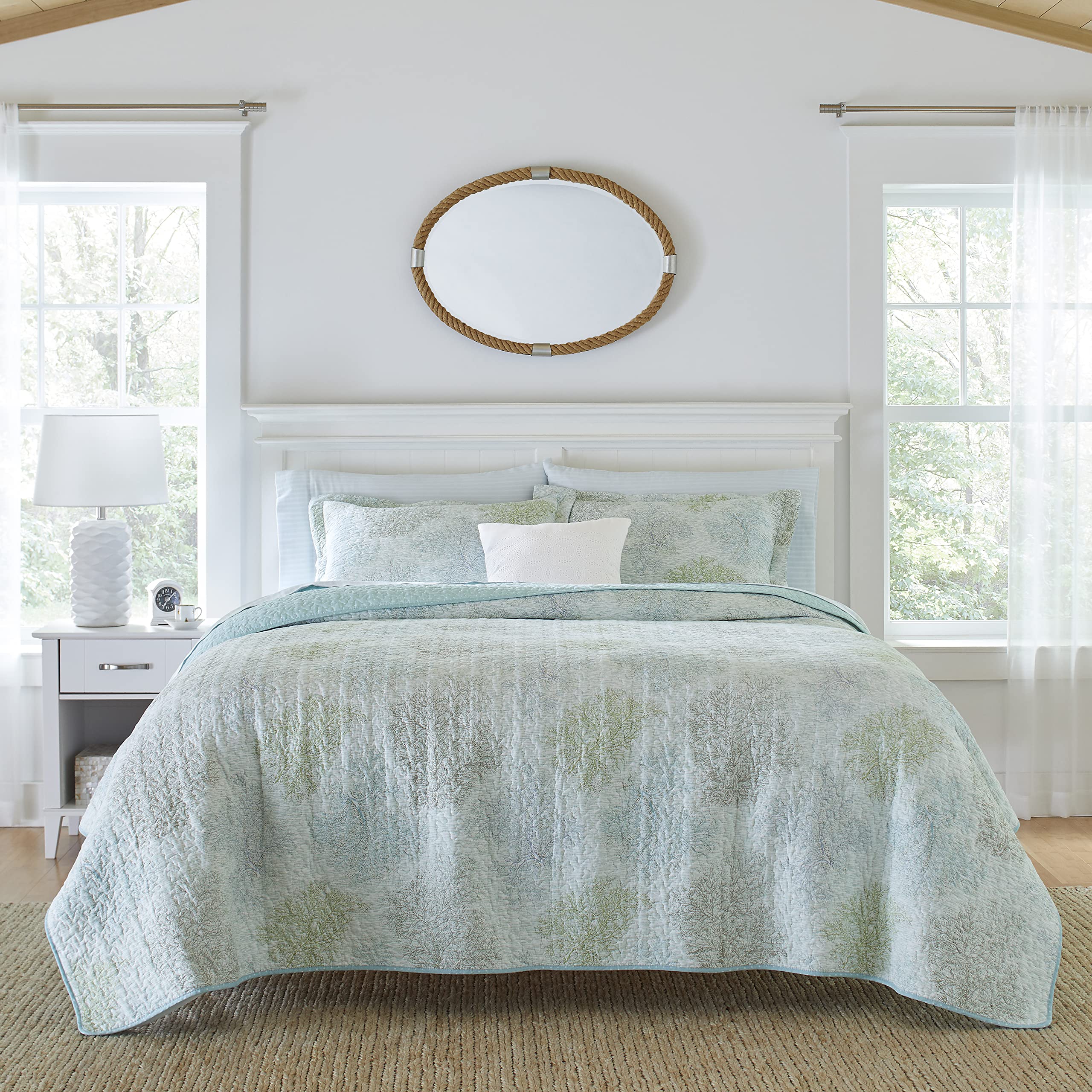 Laura Ashley Home Quilt Set-Ultra Soft All Season Bedding, Reversible Stylish Coverlet with Matching Sham(s), Blue, Twin