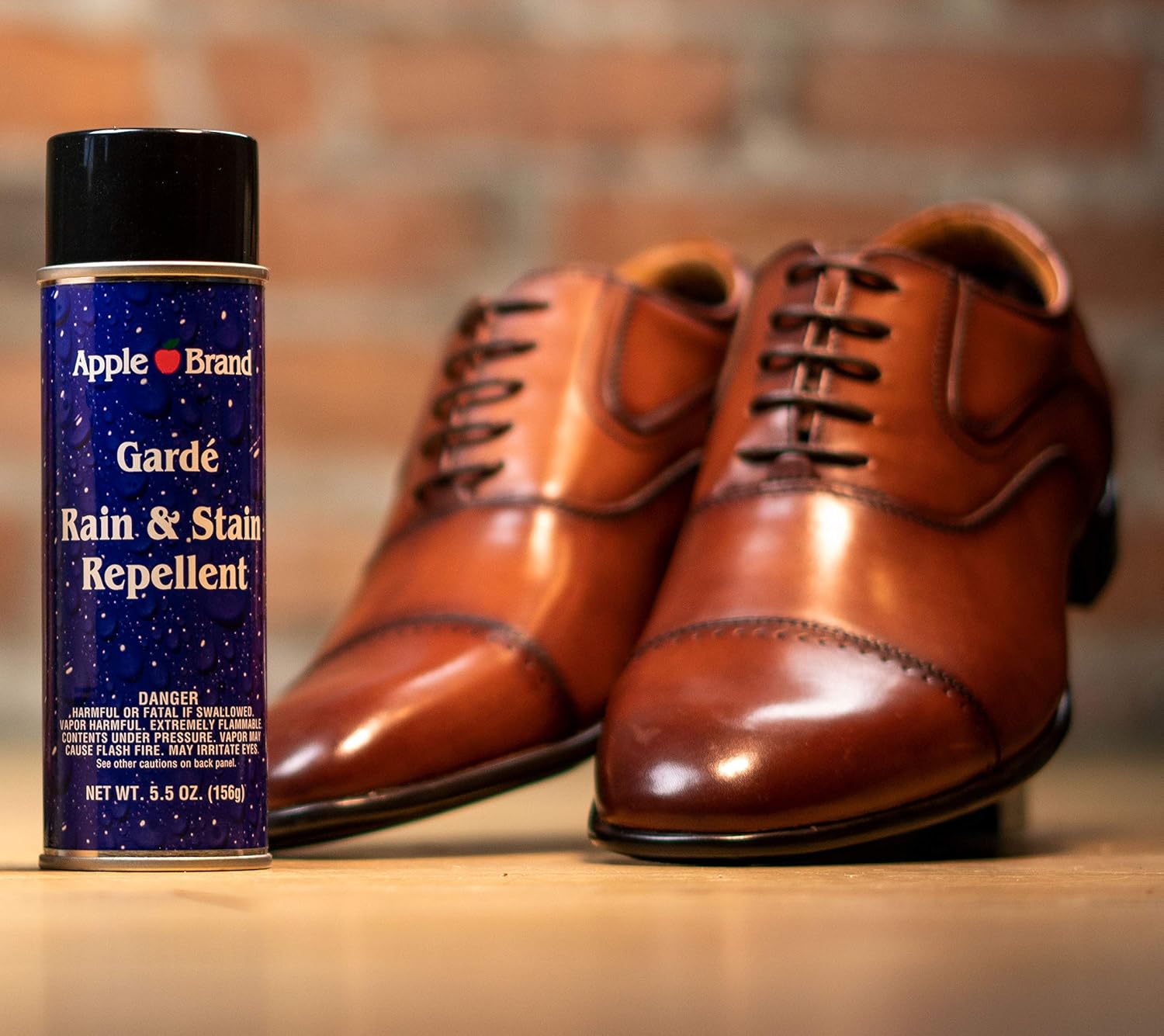 Apple Brand Garde Rain & Stain Water Repellent - Protector Spray For Handbags, Purses, Shoes, Boots, Accessories, Furniture - Won't Alter Color - Great For Vachetta: Home & Kitchen