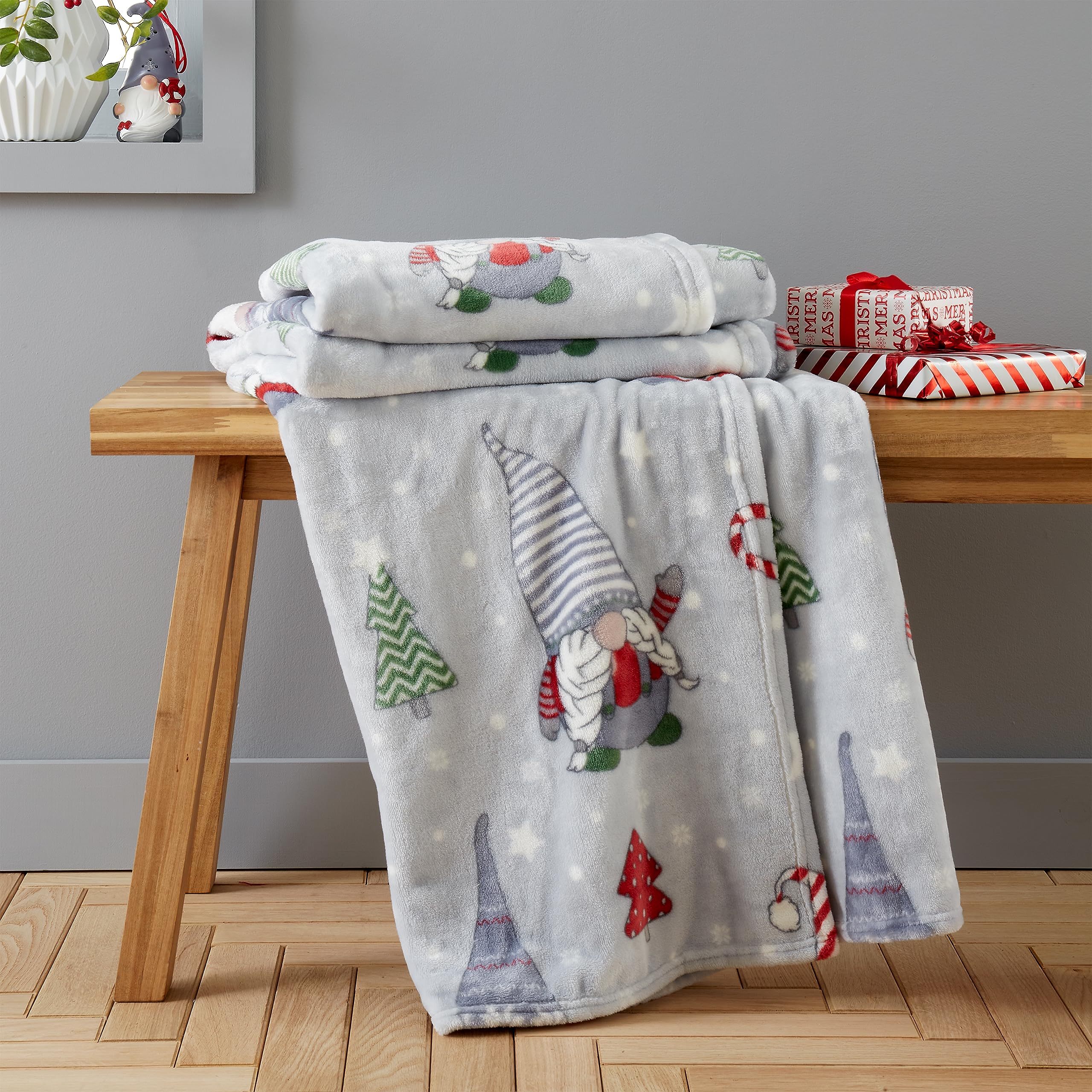 Catherine Lansfield Christmas Gnomes Fleece Cosy 130x170cm Blanket Throw Grey