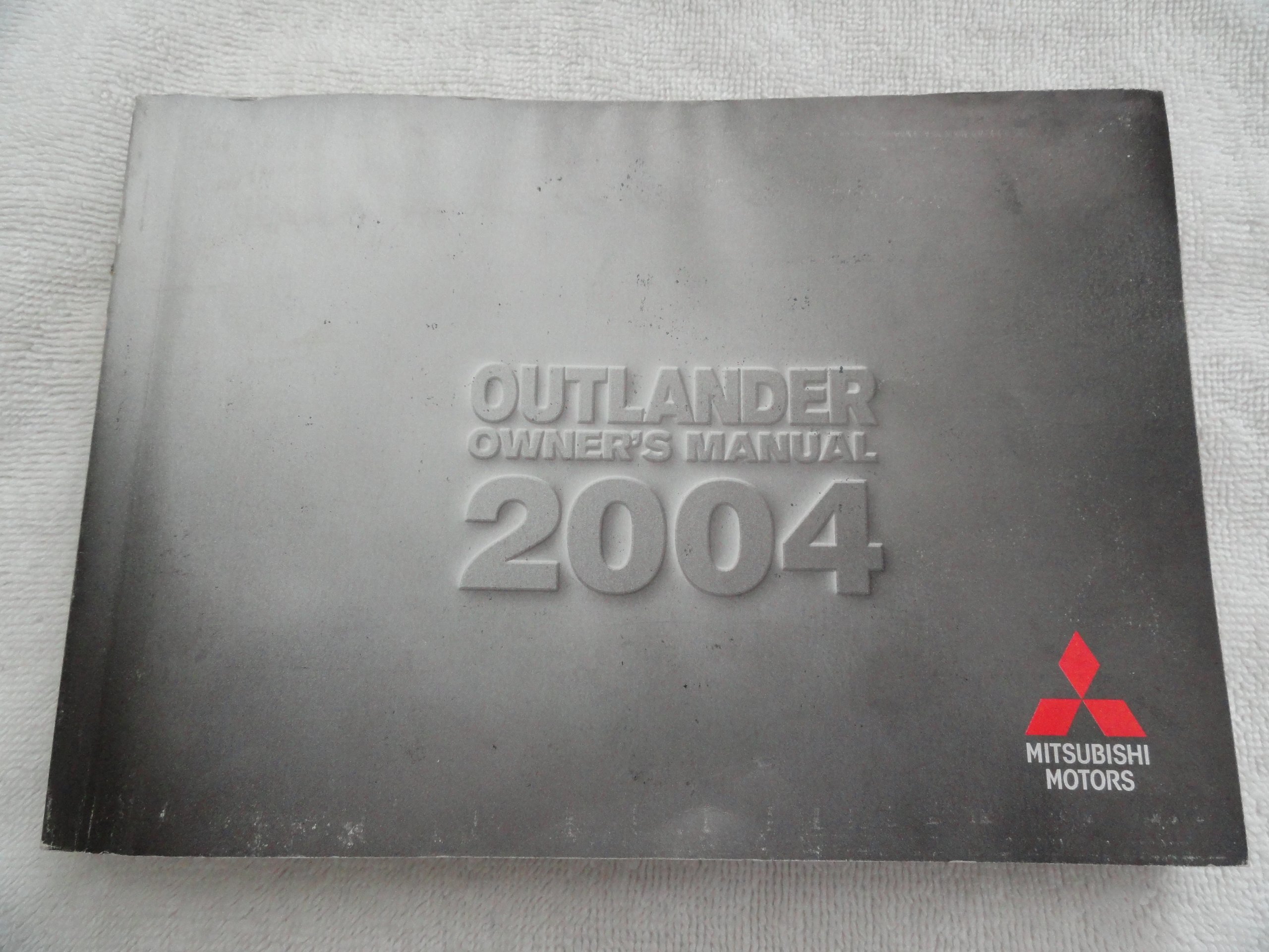 2004 Mitsubishi Outlander Owners Manual Paperback – 2004