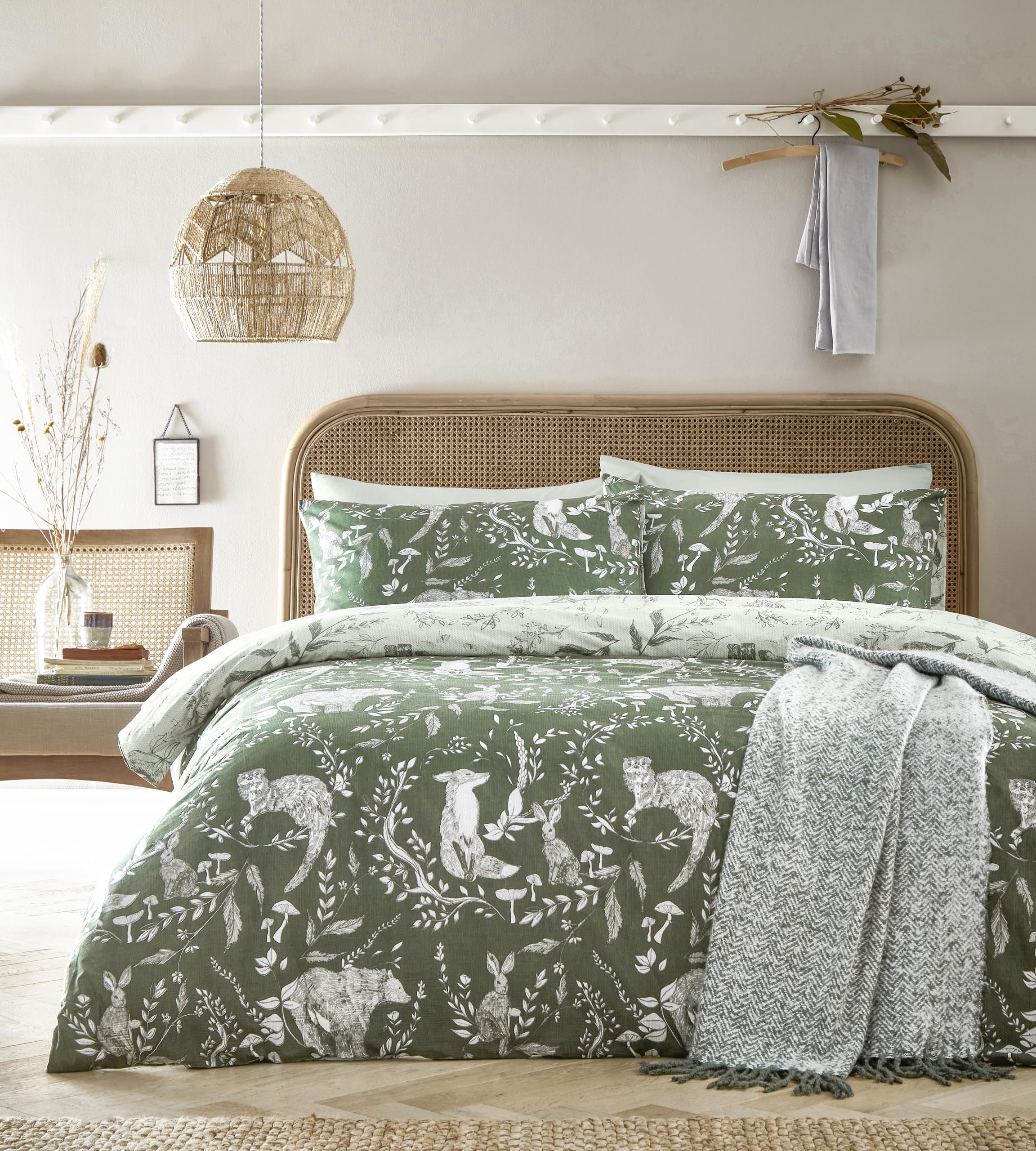 furn Buckthorn Duvet Cover Set – Woodland Animal Print with Reversible Design, Polycotton Bedding (Green – Double)