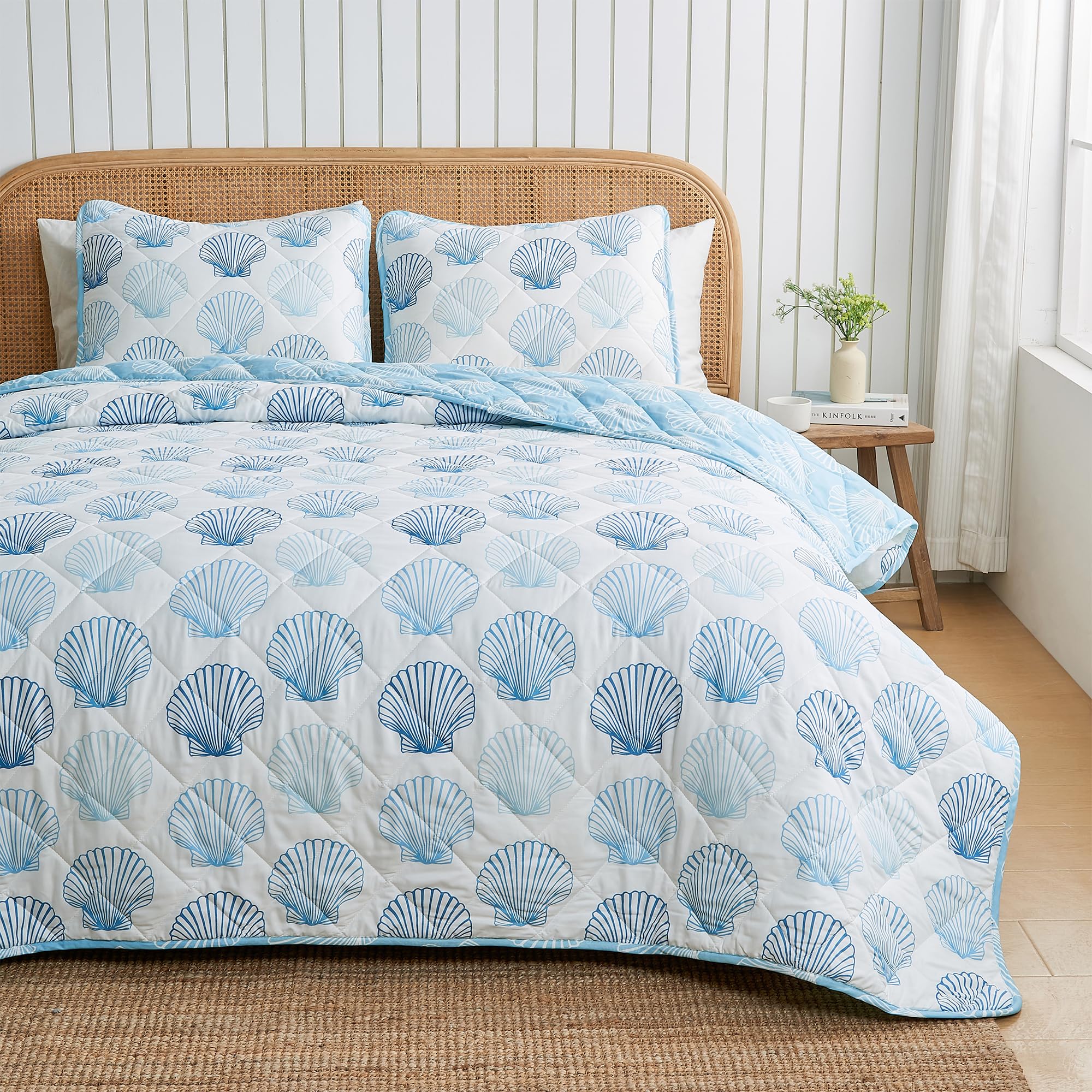 Photo 1 of Great Bay Home King Size Coastal Quilt Bedding Set | Summer Blue Nautical Bedspread | Beach-Themed 3-Piece Reversible Bedding Sets & Collections | Lightweight Quilted Coverlet (King, Blue Seashells)