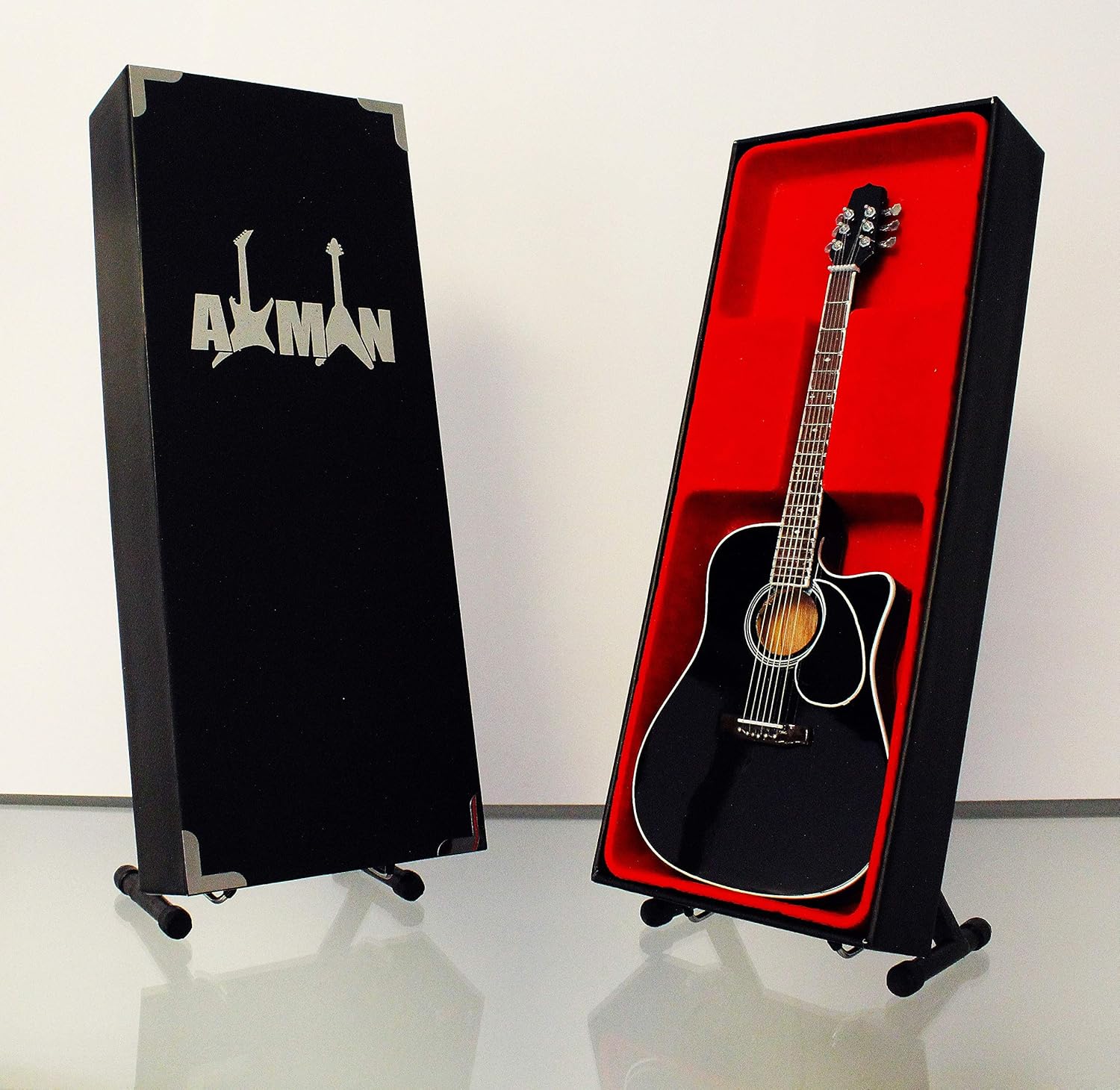 Richie Sambora (Bon Jovi) Miniatuur Gitaar Replica - Muziekcadeaus - Handgemaakt Ornamenteel 1/4 Schaal - Inclusief een Displaydoos, Naamplaatje en Miniatuur Gitaarstandaard