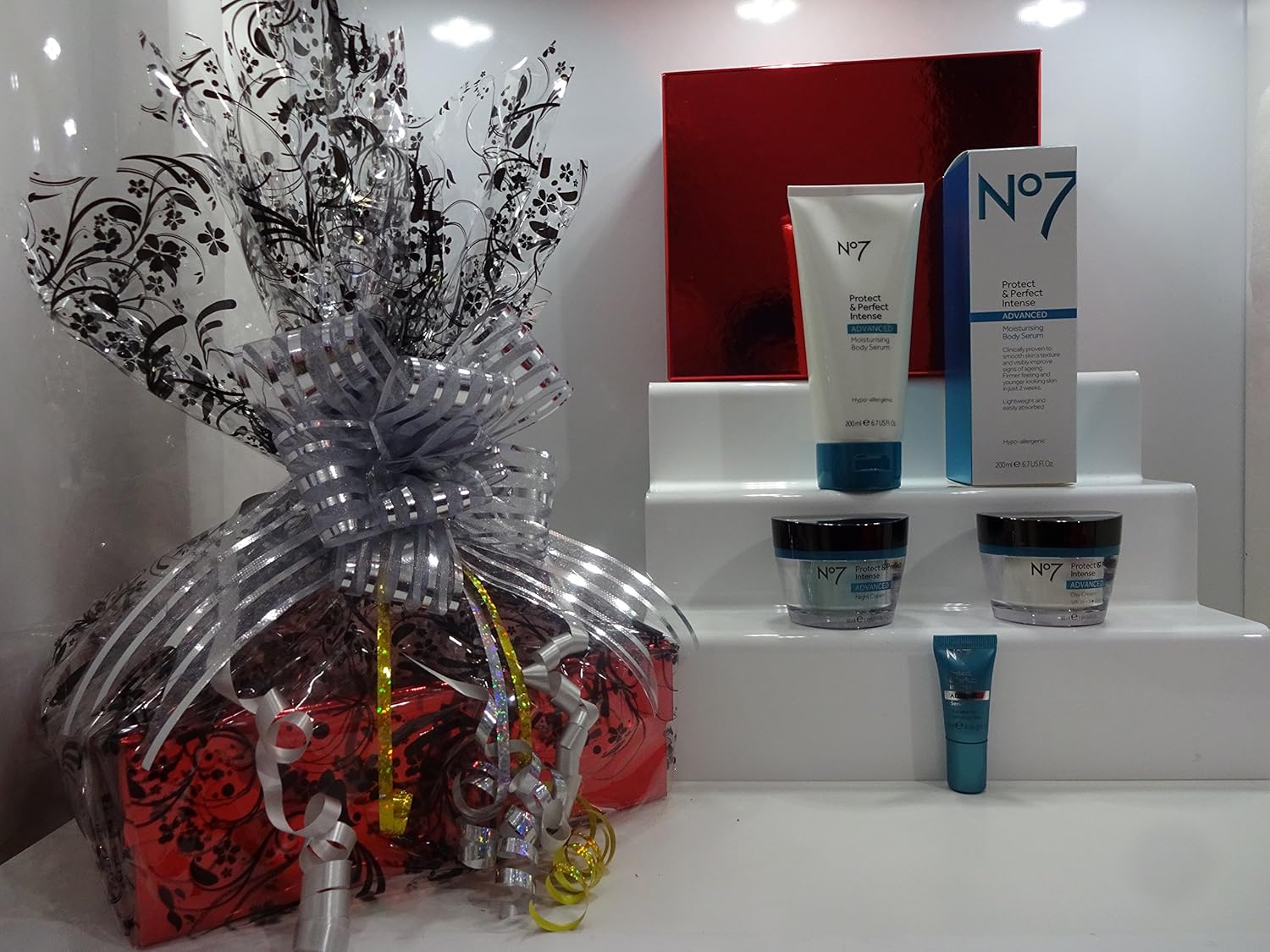 Valentines Gift Hamper For Her No7 Protect & Perfect