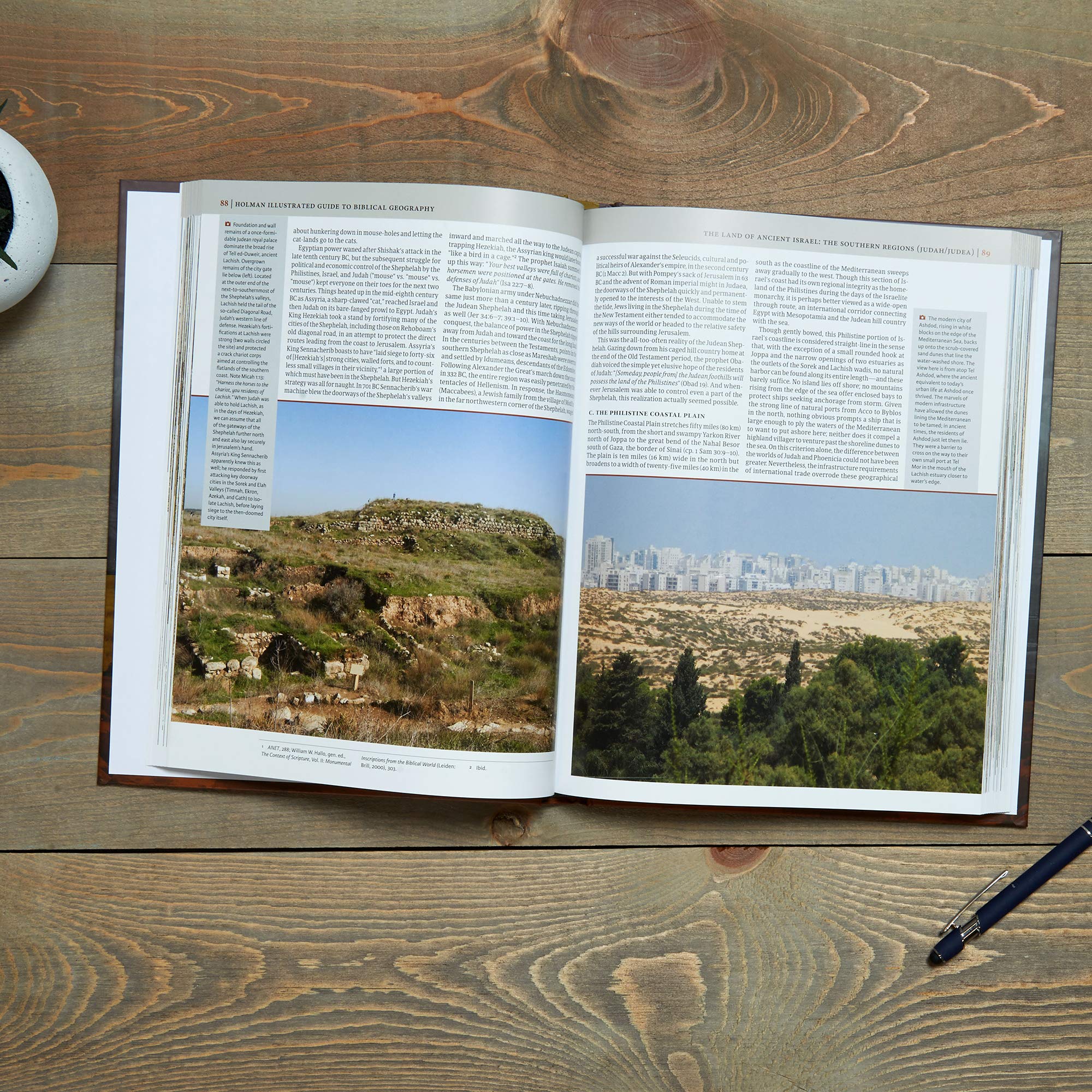 Holman Illustrated Guide To Biblical Geography: Reading the Land