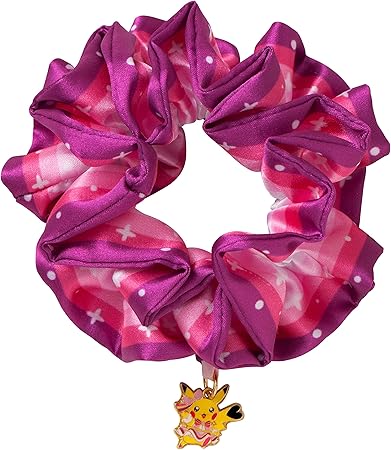 Amazon ポケモンセンターオリジナル チャーム付きシュシュ アイドル ピカチュウ おもちゃ雑貨 おもちゃ