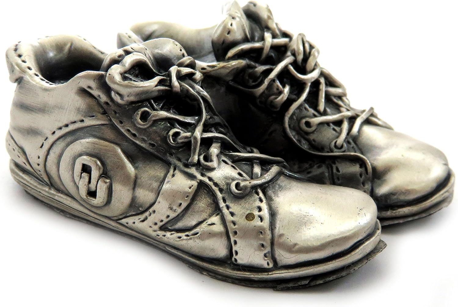 weight of tennis shoes