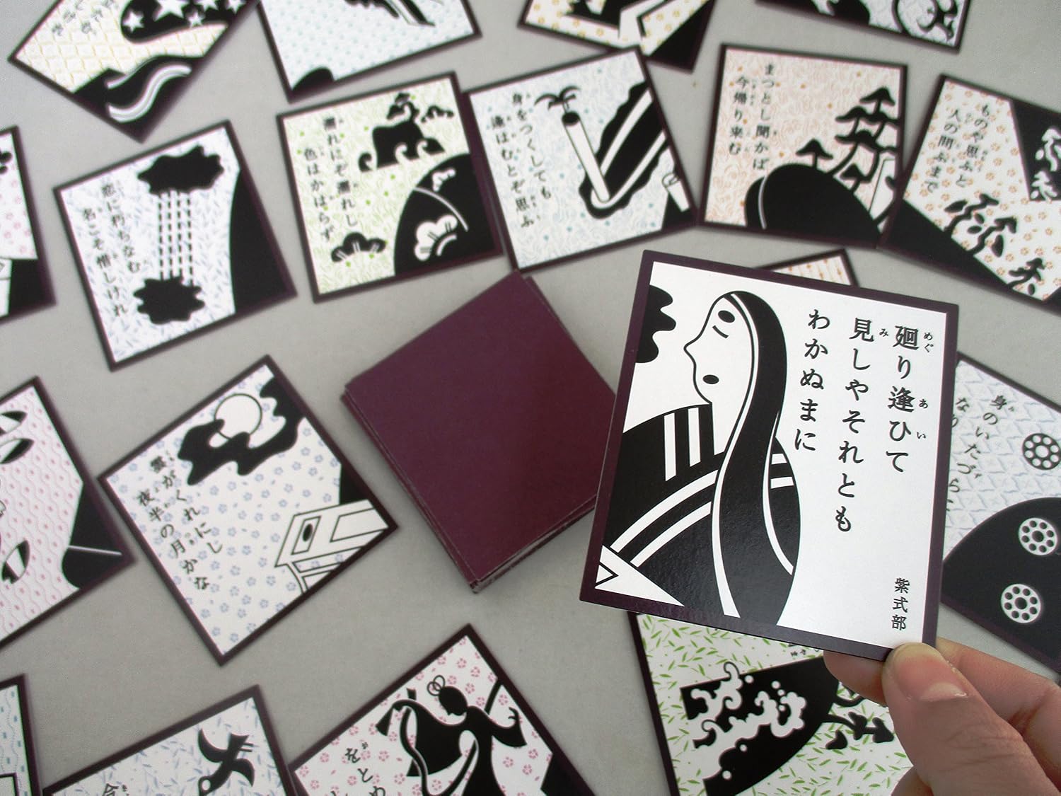 Amazon にほんごであそぼ 絵あわせ 百人一首 上 かみ 百人一首 おもちゃ