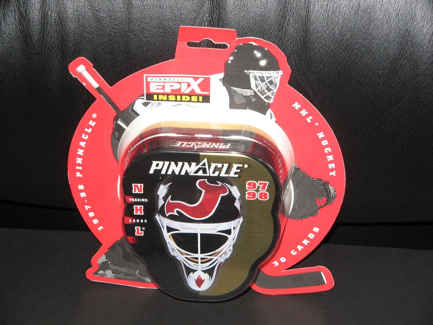 Pinnacle Goaie Face Mask With 30 Trading Cards Inside Trading Cards Amazon Canada amazon ca