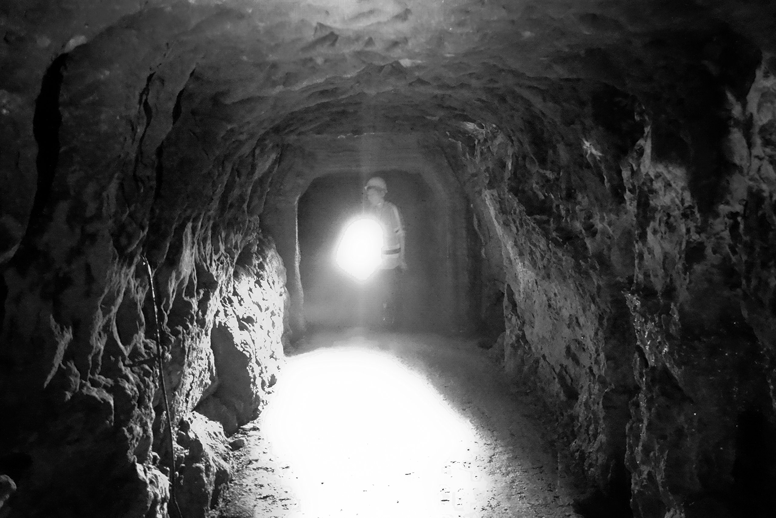 CVLIFE Tactical Flashlight Rechargeable XML T6 LED Torch Light With 18650 Battery & Charger