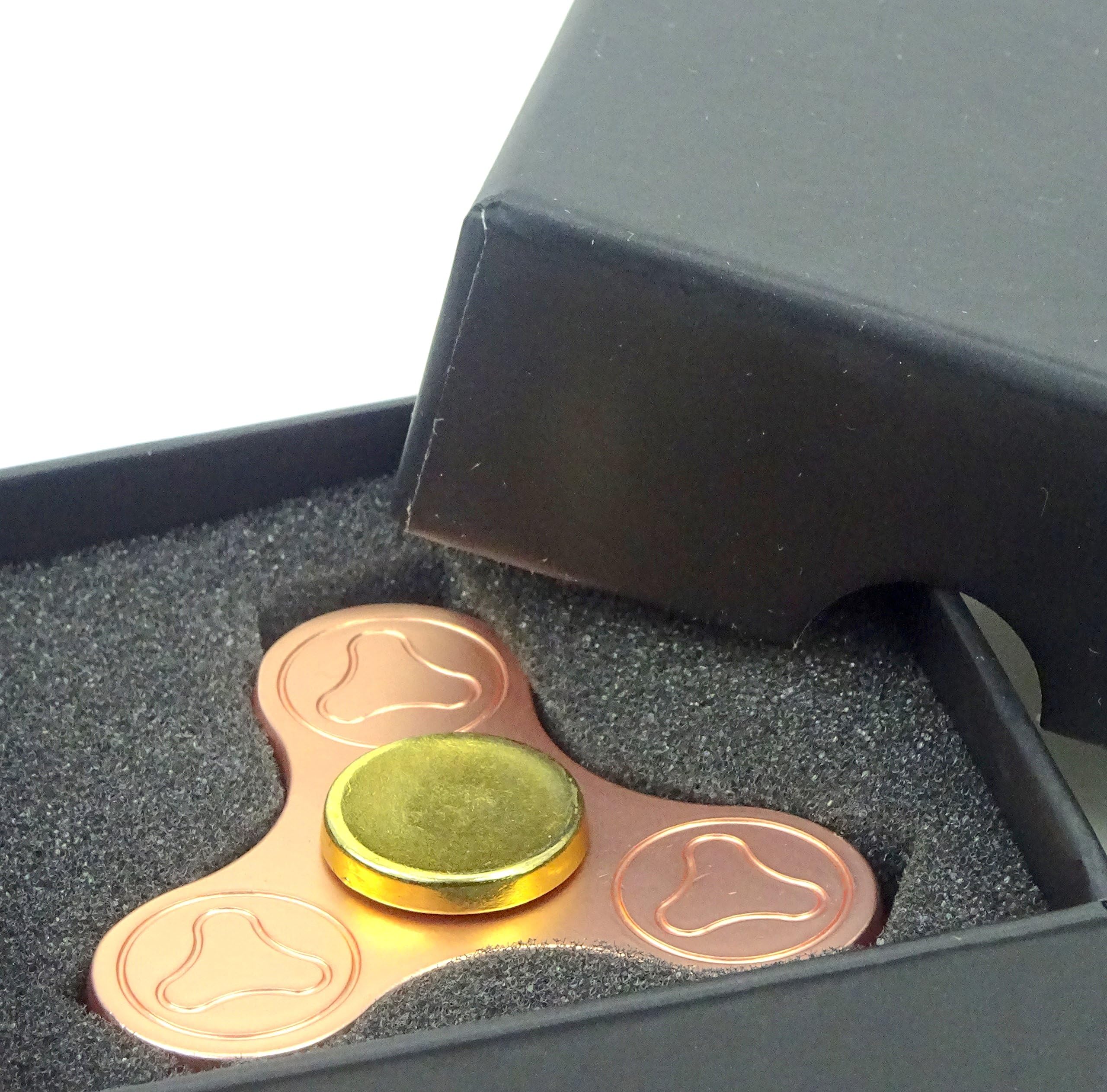 Christmas Concepts® - Metal Tri Round Hand Fidget Spinner - Stress Reducer, Stress Relief, Autism - Rose Gold and Gold Design