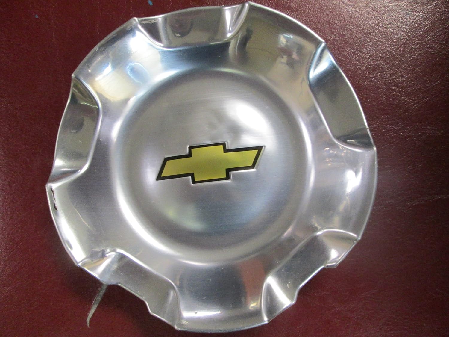 20 Inch OEM Chevy 6 Lug Polished aluminum Center Cap Hubcap
