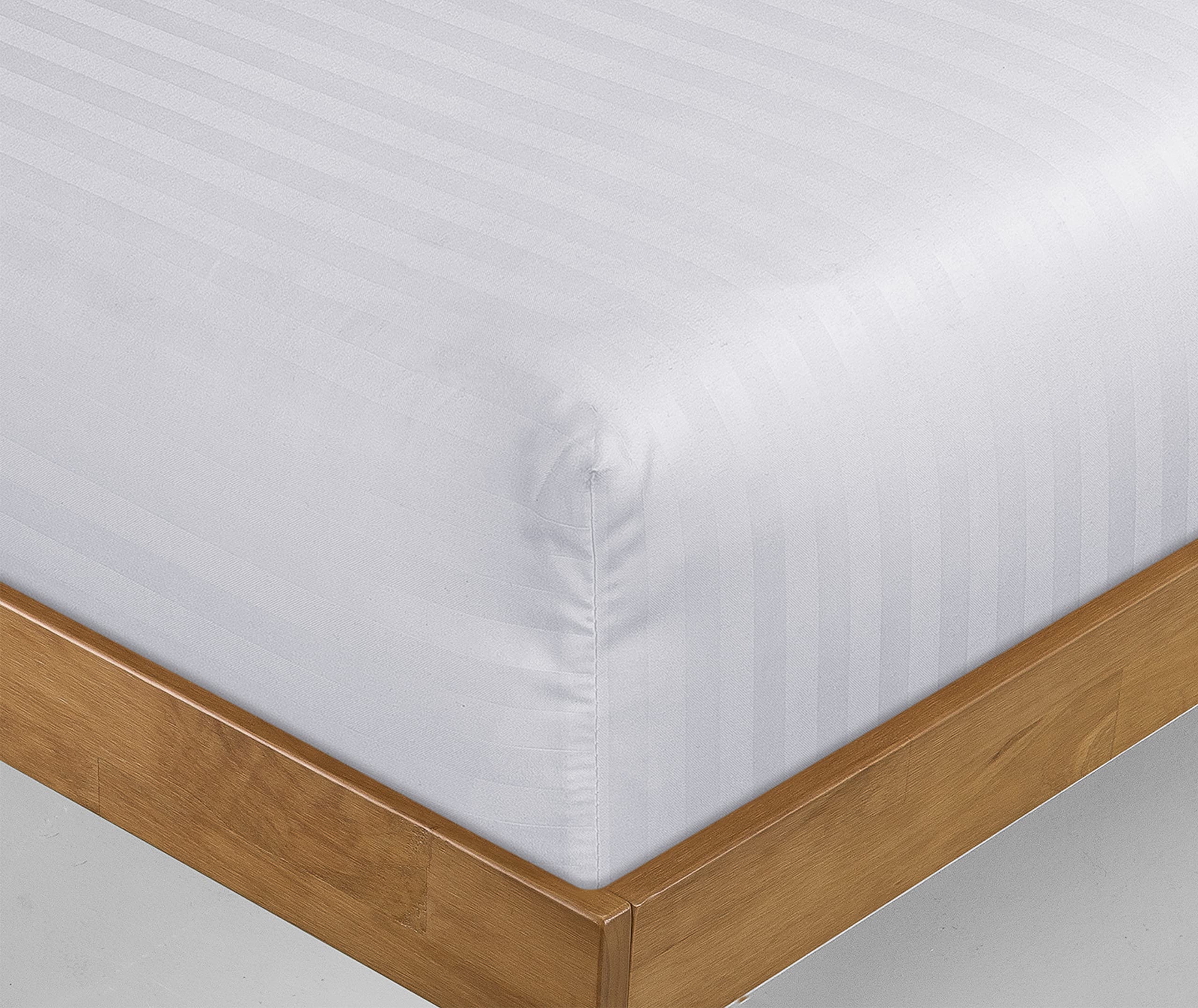 Luxevoir® Small Double Fitted Sheet - 100% Satin Stripe Microfiber 4ft Fitted Sheets - 40cm Deep Hotel Quality Small Double Bed Sheet - Hypoallergenic, Breathable & Noiseless Bed Sheet (122x190+40cm)