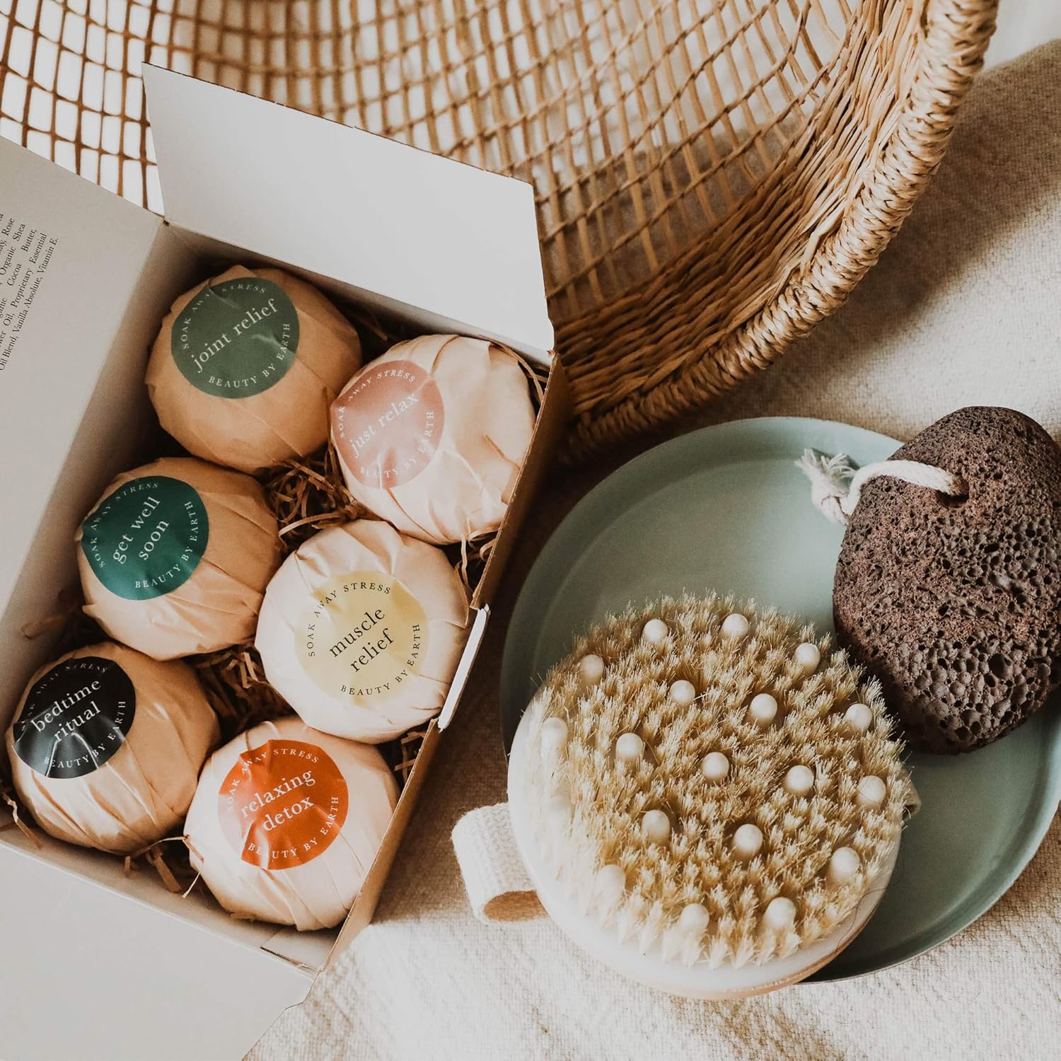 Bath Bombs Gift Set - 6 Large with Organic Shea Butter, Made in USA, Best Christmas & Birthday Gifts for Women, Bath Bomb Gifts for Her, Bath Bombs for Kids, with Salts, Clays and Essential Oils: Health & Personal Care