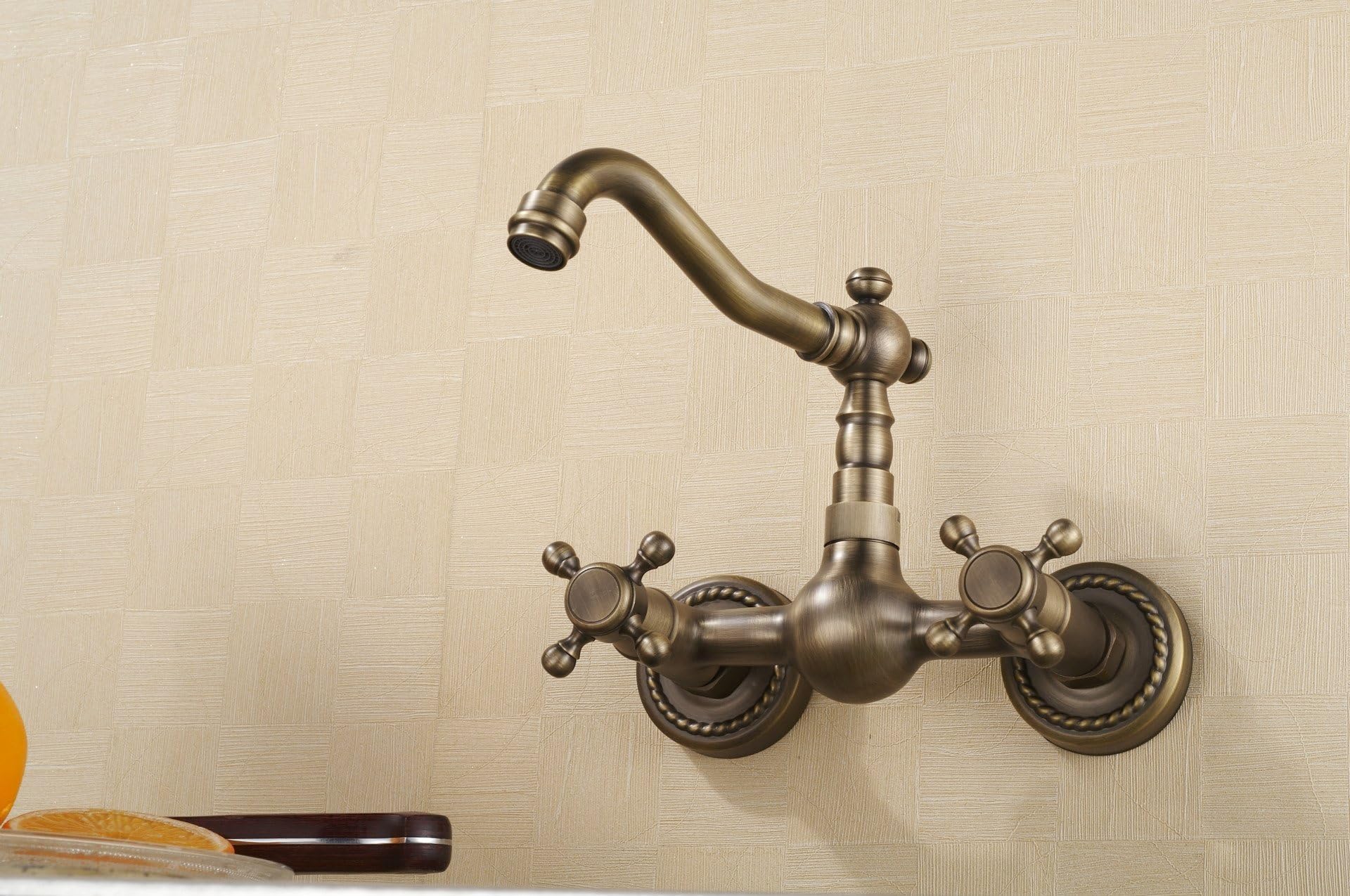 HHY-Antique copper rotating basin mixer