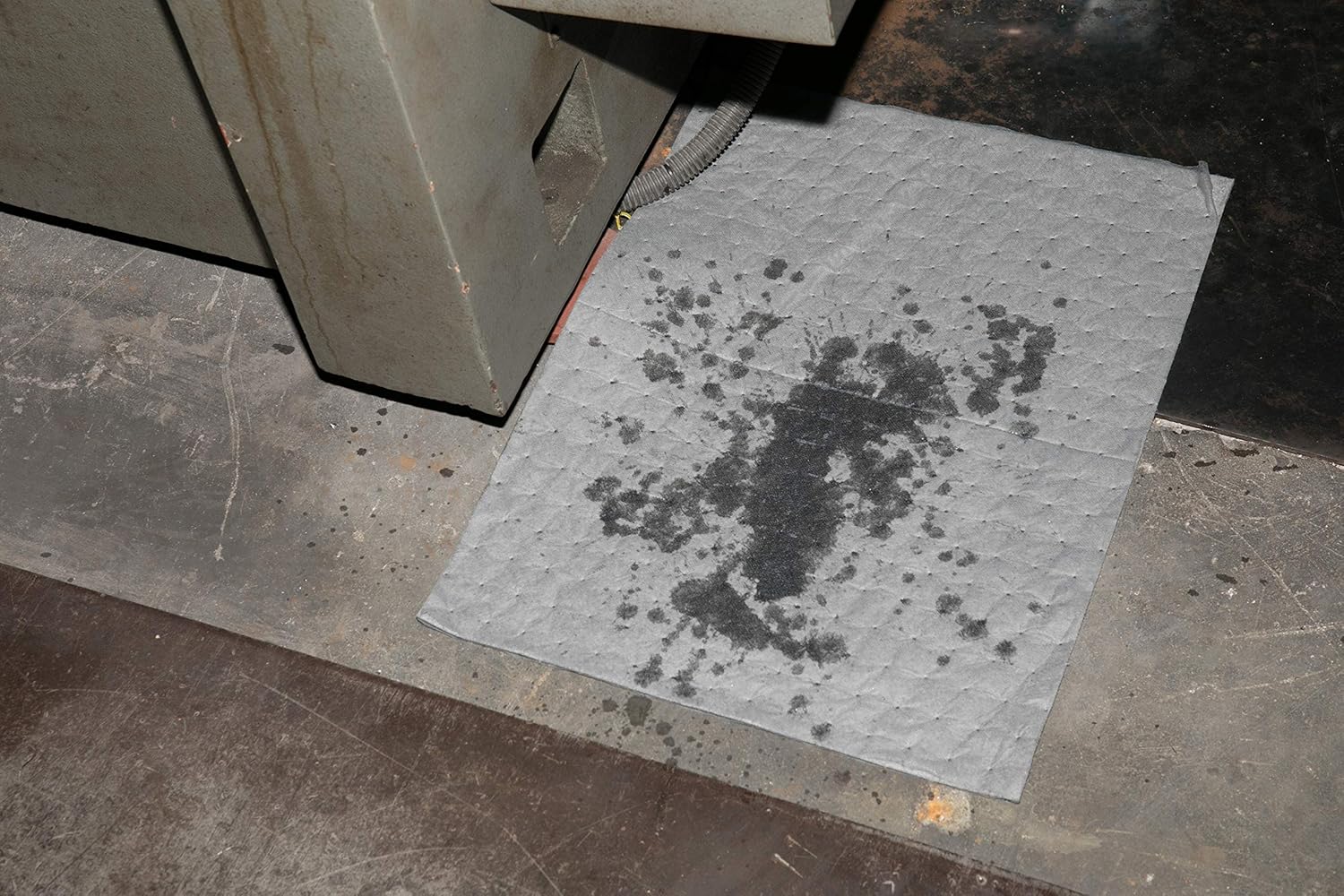 Aain LT010A Heavy Weight polypropylene Meltblown Maintenance Universal Absorbent Bonded Roll, Gray Oil-Cleanup Premium Heavyweight Absorbent Mat Roll 150' L x 15" W, 13 x 10 x 4 inches: Home Improvement