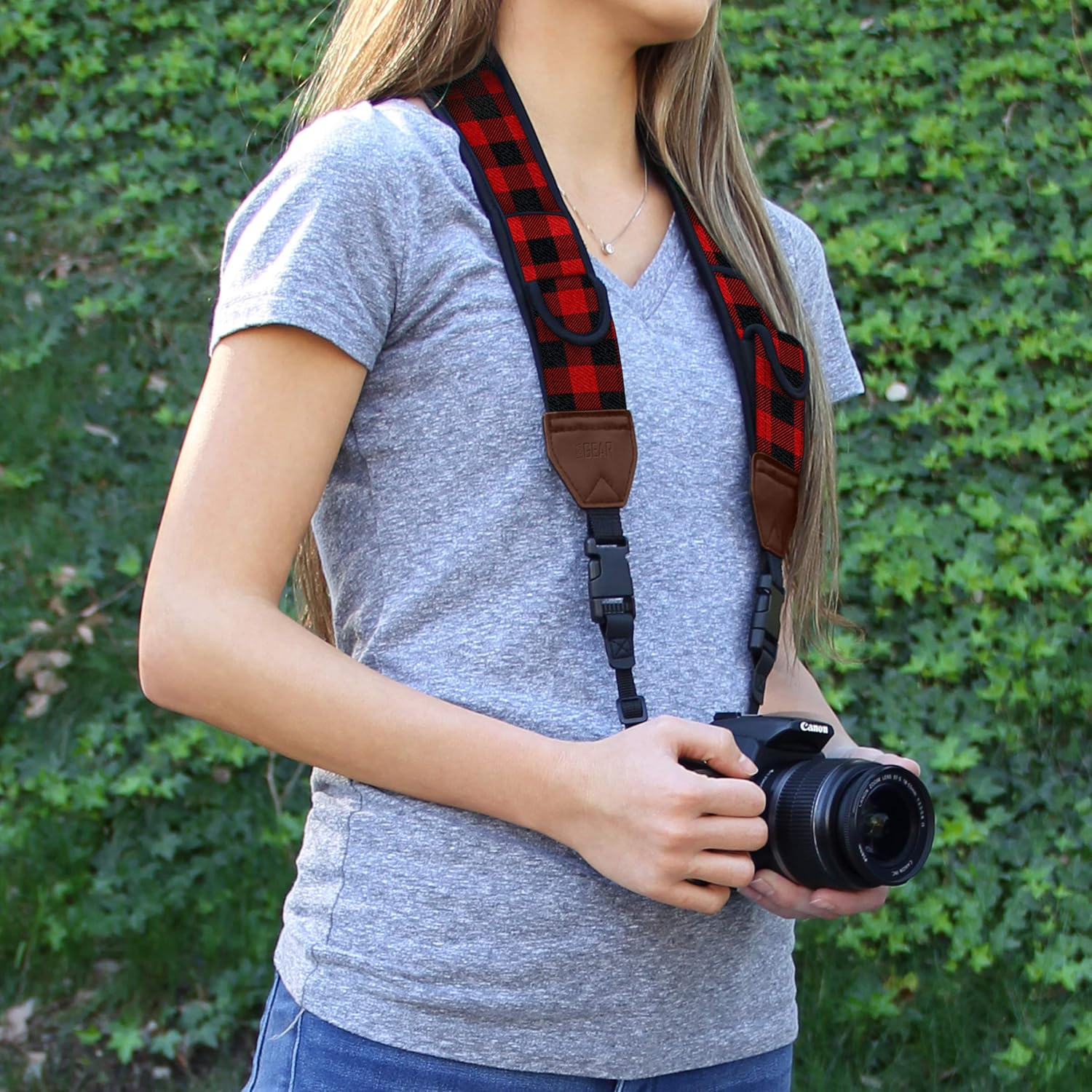 USA Gear TrueSHOT Camera Strap with Neoprene Design, Accessory Pockets and Quick Release Buckles, Compatible with Canon - Image 3