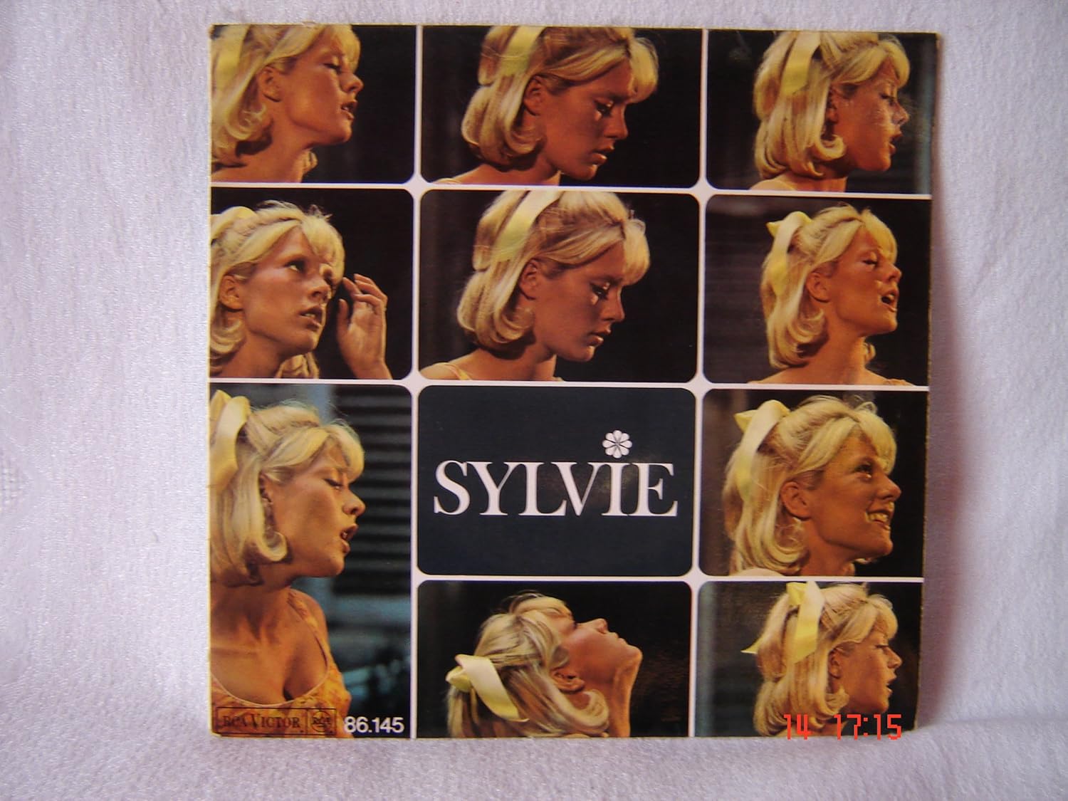 IL Y A DEUX FILLES EN MOI 1966 SYLVIE VARTAN Amazon.fr CD et Vinyles}