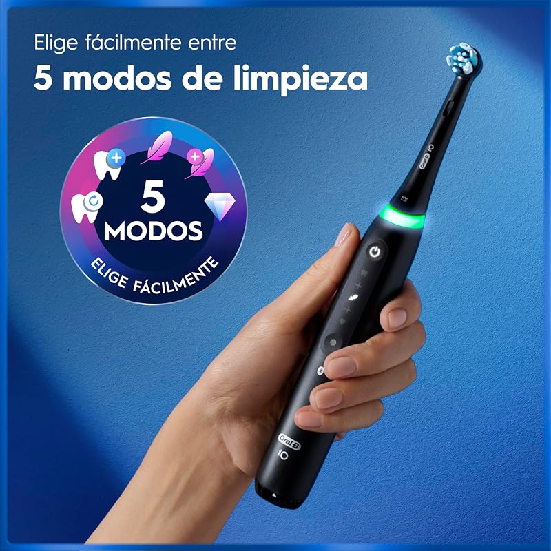 Escova de dentes preta recarregável iO 5, 1 cabeça e caixa de viagem, 1 suporte de carga, 5 modos de escovagem com branqueamento dentário, sensor de pressão, desenhado pela Braun