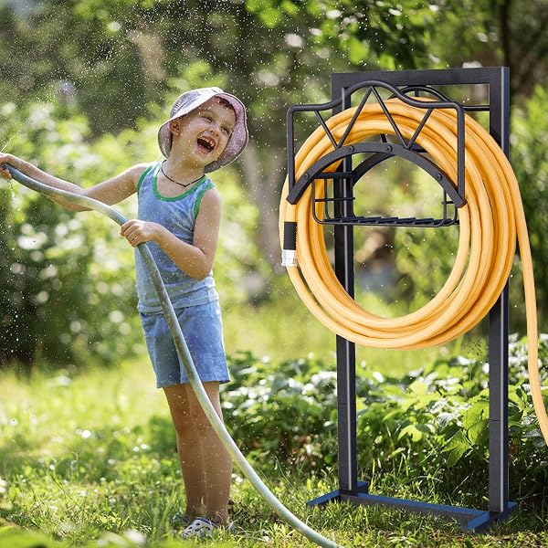 AMDERVEN GARDEN HOSE HOLDERS FOR OUTSIDE – WATER HOSE HOLDER FREESTANDING,METAL HOSE STAND WITH 5 SPIKERS,HOSE HANGER WITH BASKET,OUTDOOR GARDEN HOSE REEL HEAVY DUTY,HOLDS 150-FEET HOSE,BLACK