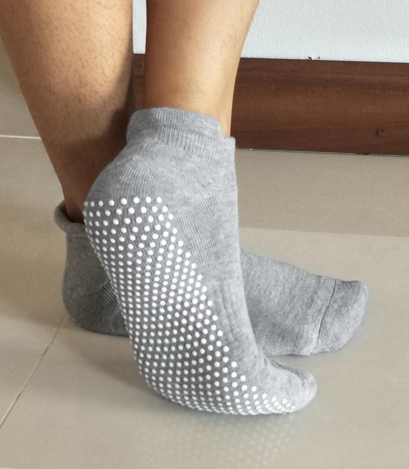RATIVE Anti Slip Non Skid Barre Yoga Pilates Hospital Socks with grips for Adults Men Women: Clothing