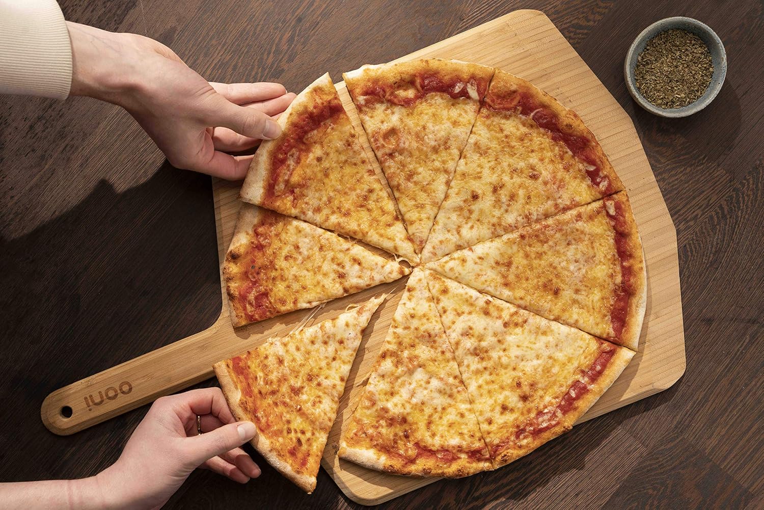 Ooni 16” Bamboo Pizza Peel, Wooden Pizza Peel 16 Inch/40cm, Pizza Spatula Paddle, Pizza Cutting Board - Image 5