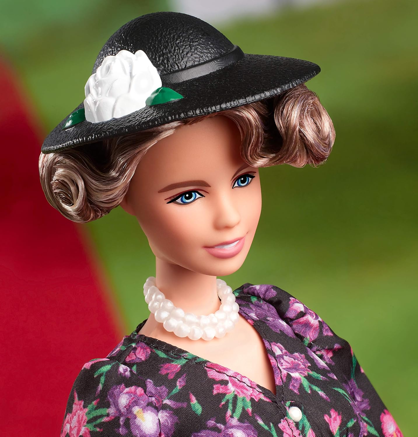 Barbie ELEANOR ROOSEVELT BARBIE INSPIRING WOMEN DOLL, Multicoloured, 33.02 cm - Image 5