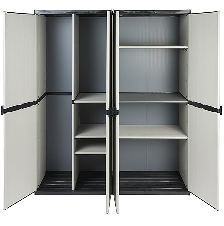 Vorteilspack: 2 Schränke aus robustem Kunststoff in hellem Grau. Ein Universalschrank mit 3 Böden, ein Spindschrank mit Besen