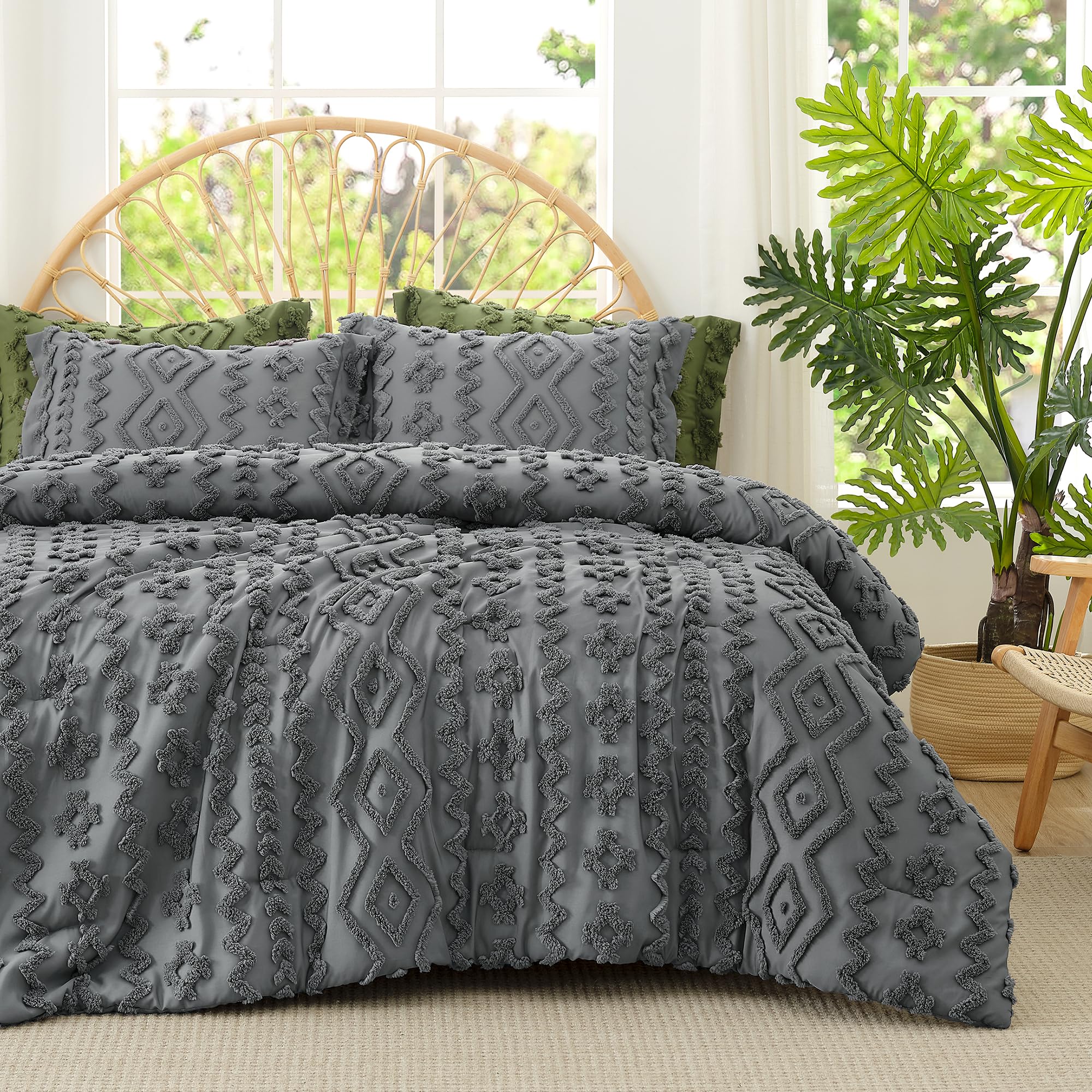 Photo 1 of ***MISSING PARTS***
Amélie Home Boho Comforter Set Queen Size, 3 Piece Gray Boho Bedding Set, Rustic Farmhouse Luxury Gift for Women Home Decor, Soft Cozy Diamond Comforter for All Seasons