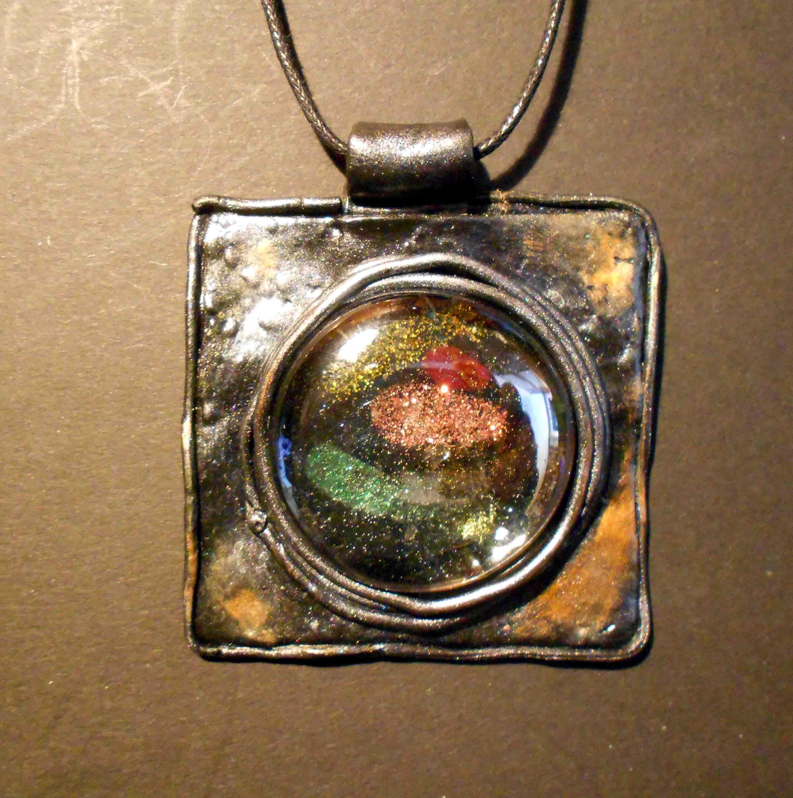 COLLANA IN RESINA VETRO E SMALTO NECKLACE IN RESIN GLASS AND GLAZE