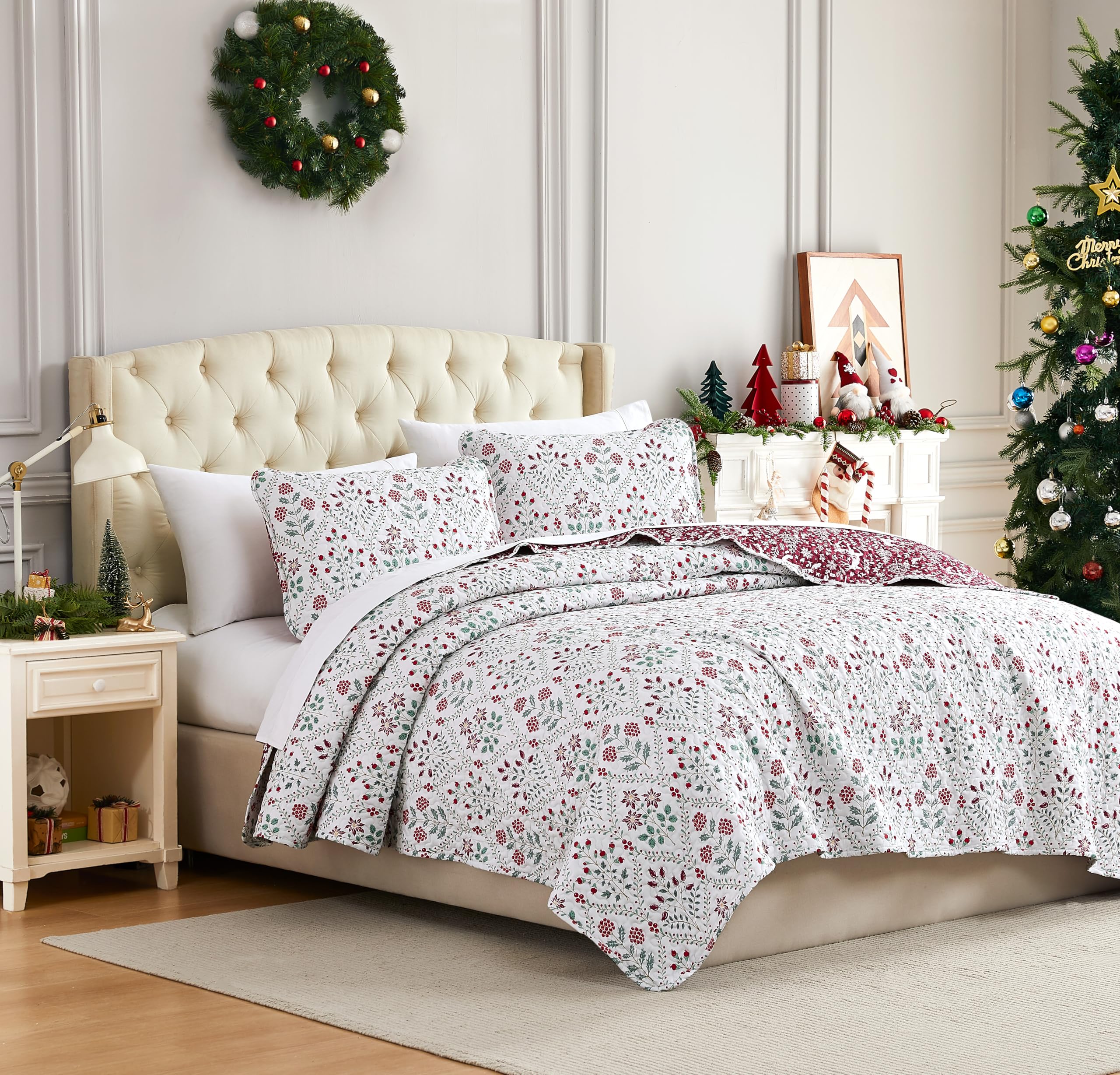 Southshore Fine Living, Inc. Christmas Bedding, Twin Quilt Set with Pillow Sham, Reversible Christmas Quilt with Holly, Snowflakes, Reindeer, 2-Sided Coverlet, Twin/Twin XL - Vintage Red & Cream Image