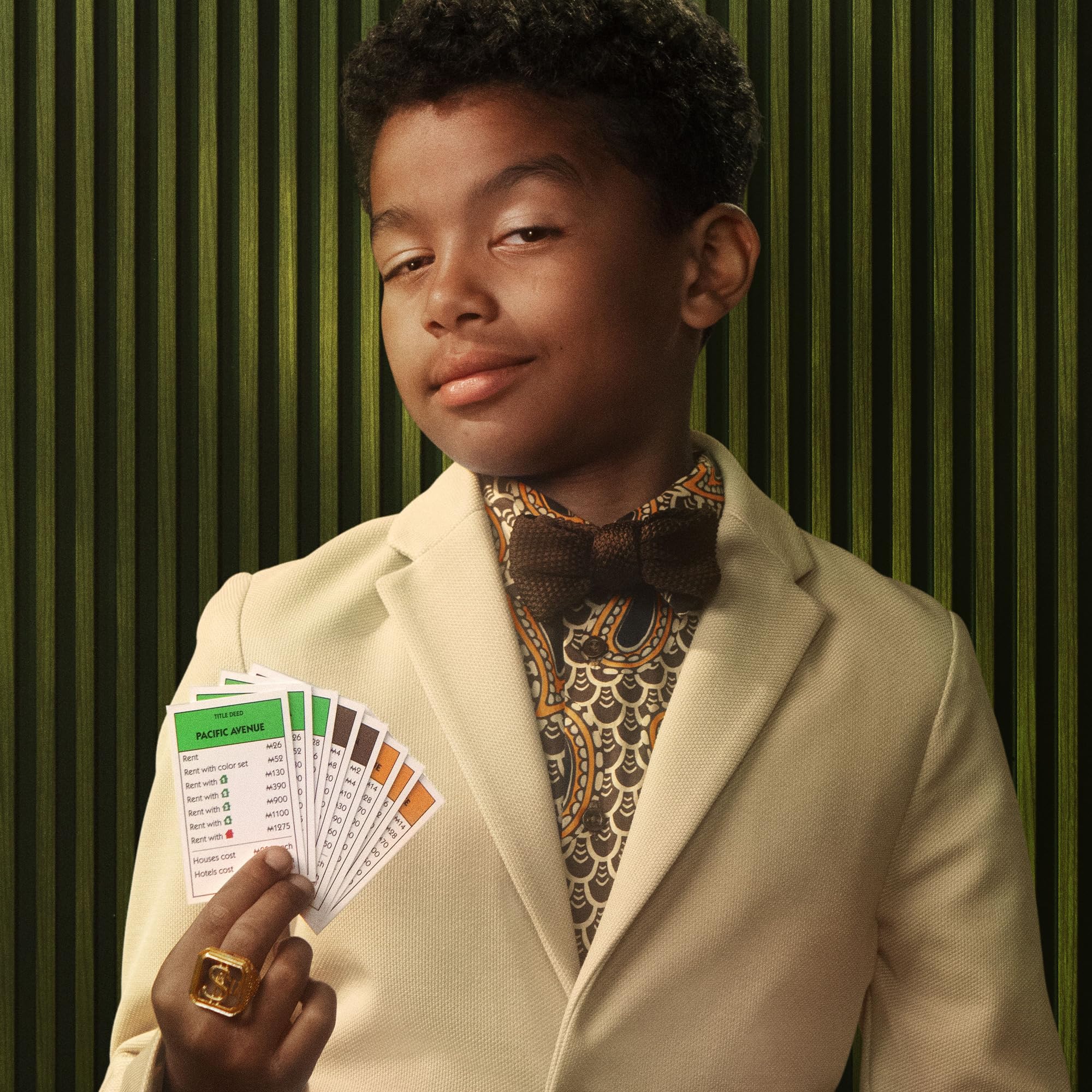 Monopoly Basisspiel mit Aufbewahrungsfach und größeren Spielfiguren - Deutsche Fassung 8